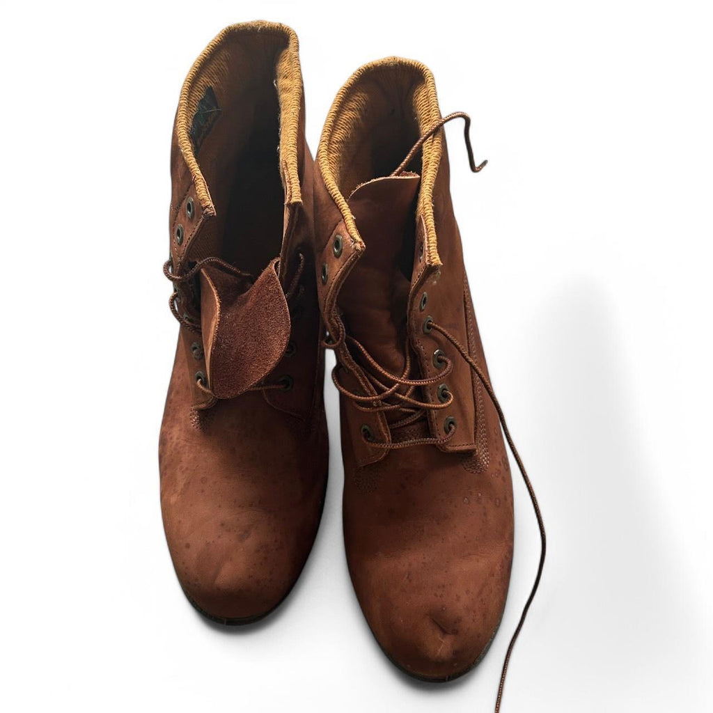 Brown leather Timberland boots with a rugged, outdoor vibe #grunge sold as is sku 6863 estimated to fit size 12-3 aactual size 13