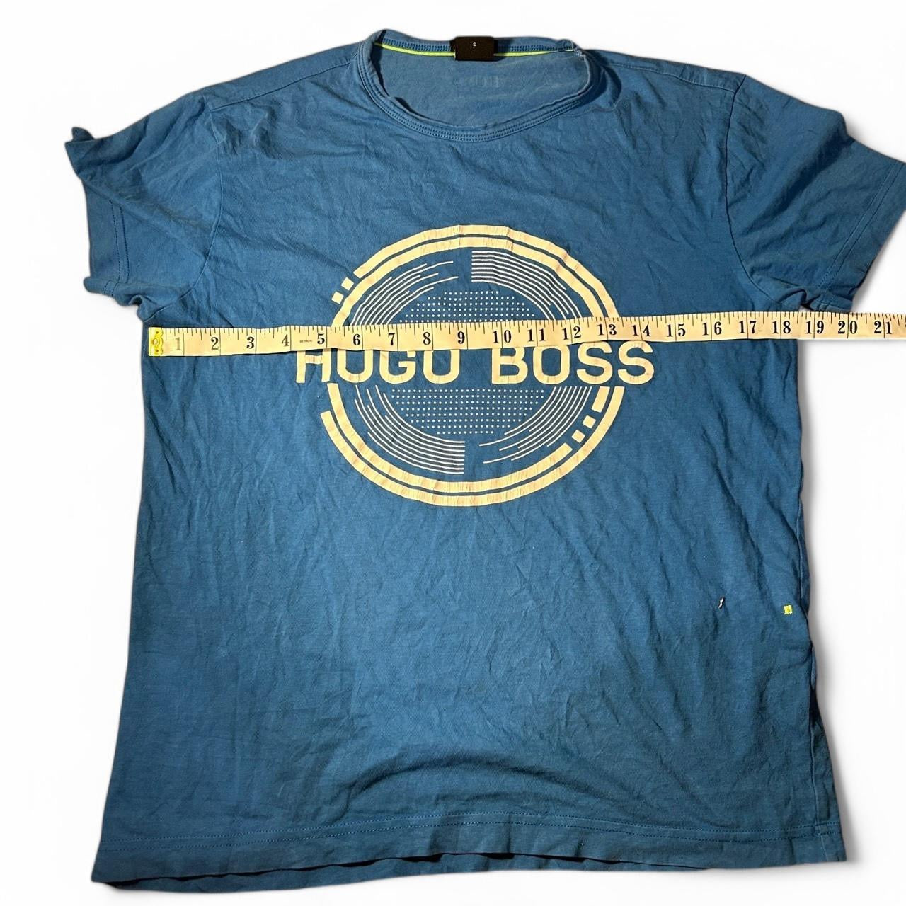 Hugo Boss blue Contrast Circle Logo Print T-shirt in small sku 6905