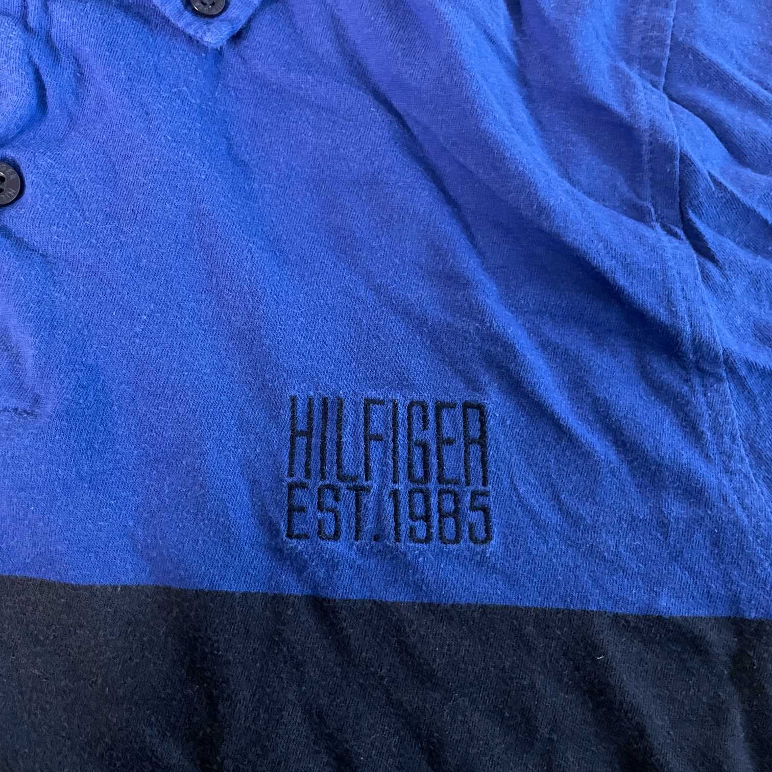 Vintage men Tommy Hilfiger Blue colourblock short sleeve slim fit 90's polo shirt in M|L27 W20|SKU 5543