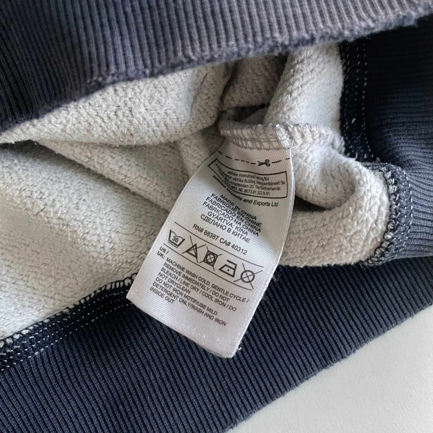 Vintage men Adidas crew neck sweatshirt in L| L28 W23| SKU 5551