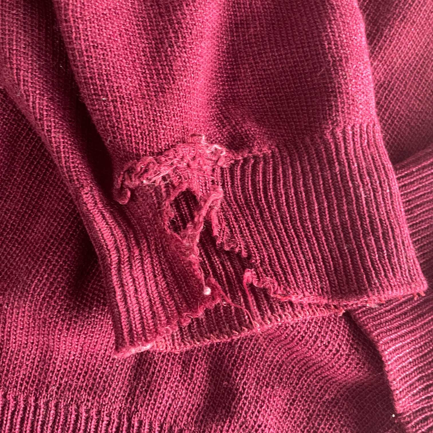 Vintage unisex Lacoste Maroon v-neck oversize sweatshirt in XL|L27 W27|SKU 5558