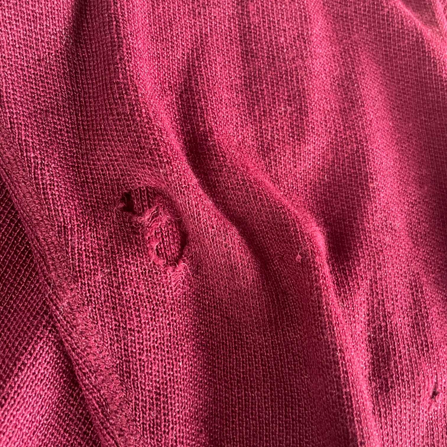 Vintage unisex Lacoste Maroon v-neck oversize sweatshirt in XL|L27 W27|SKU 5558