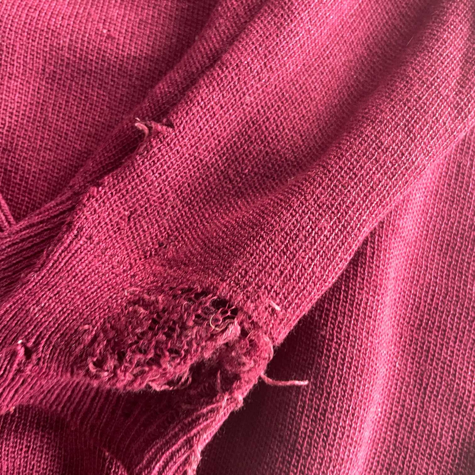 Vintage unisex Lacoste Maroon v-neck oversize sweatshirt in XL|L27 W27|SKU 5558