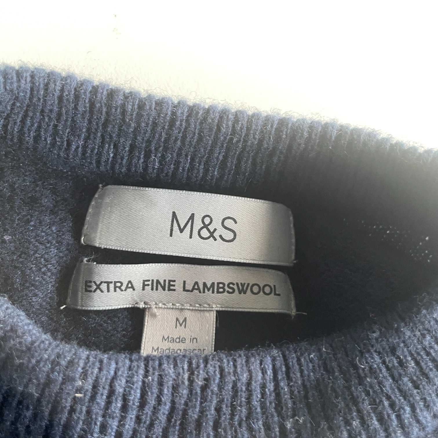 Vintage men M&S extra fine Lambswool knited crew neck navy sweatshirt in L|L26 W20|SKU 5560