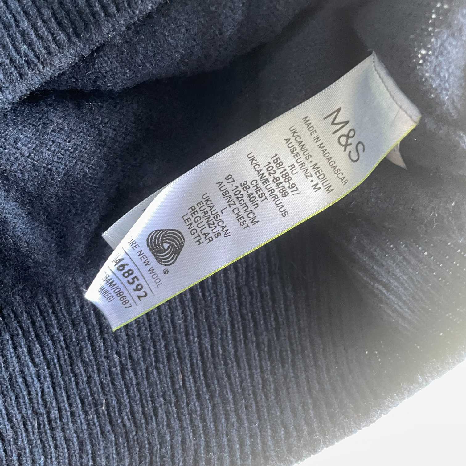 Vintage men M&S extra fine Lambswool knited crew neck navy sweatshirt in L|L26 W20|SKU 5560