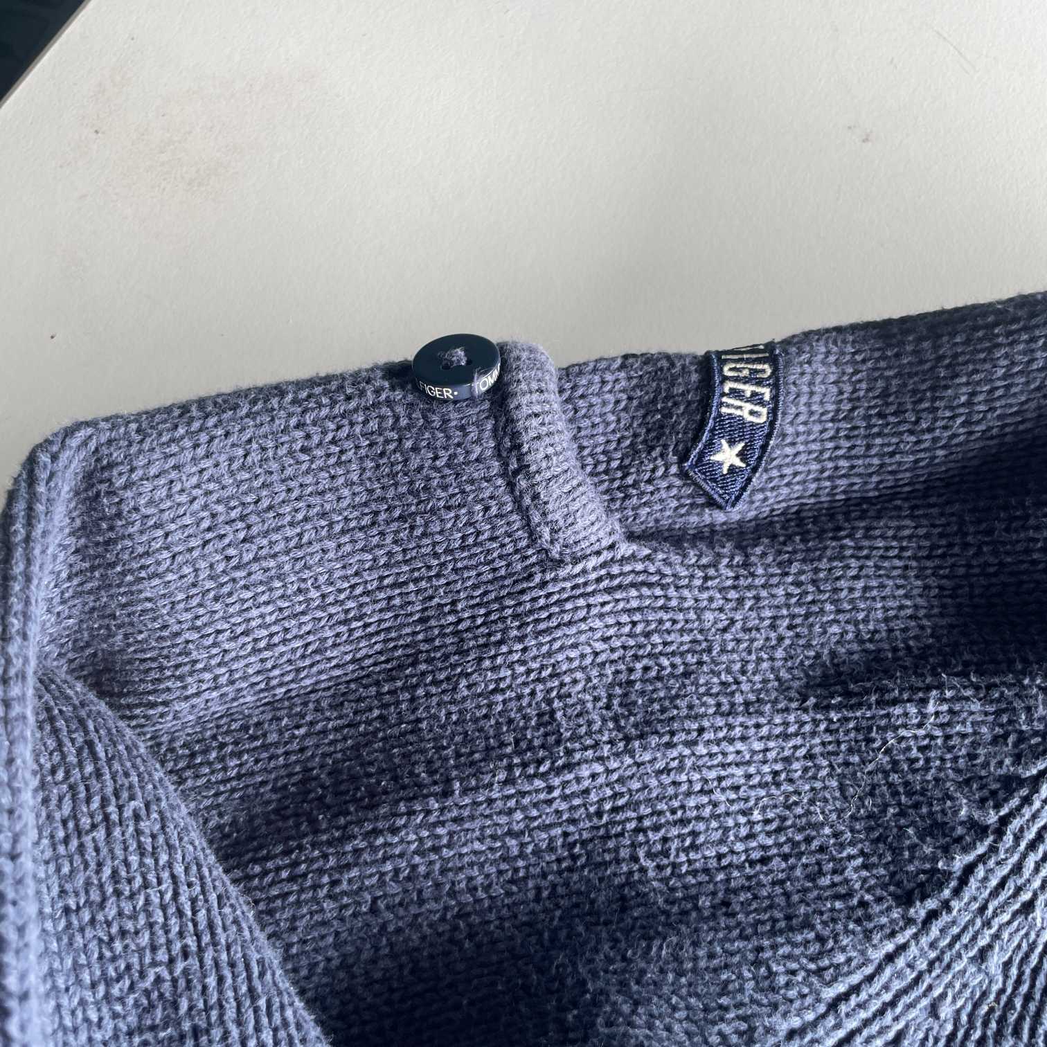Vintage women Tommy hilfiger V-neck high neck cable knited sweater in S|L23 W17| SKU 5620