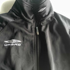 Vintage women Umbro black full zip track jacket in S/M| L28 W18| SKU 5629