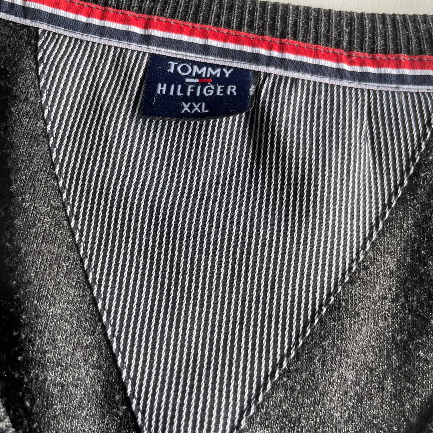 Vintage men grey Tommy Hilfiger V-neck sleeveless sweater in 2XL|L29 W25|SKU 5647