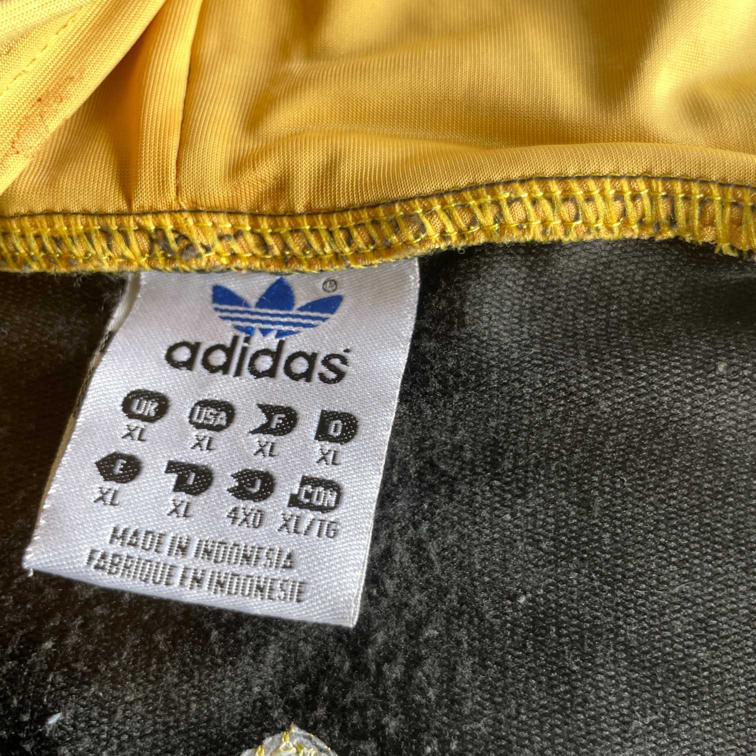 Vintage women Adidas original trefoil black full zip track jacket in M|L25 W17| SKU 5655