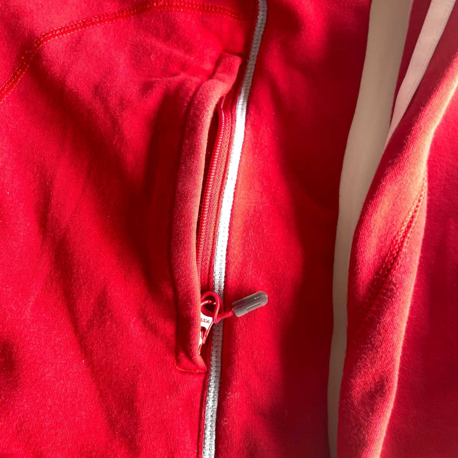 Vintage women Adidas 90's retro red full zip graphics hoodie in M|L24 W18|SKU 5657