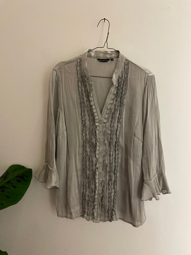 Vintage women grey ruffle neck long sleeve blouse size M