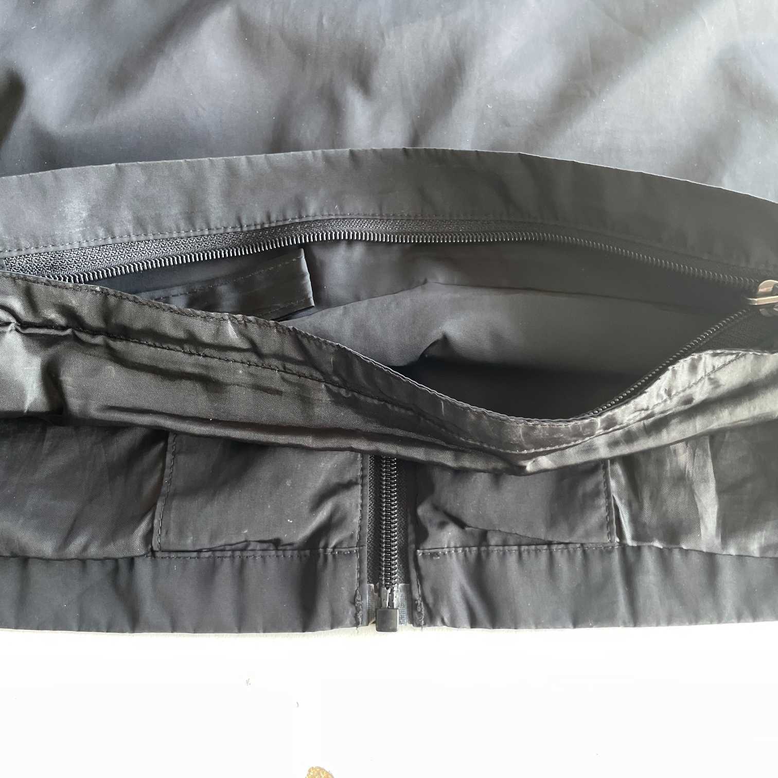 Vintage men black Sergio Tacchini full zip wind breaker jacket in M|L 31 W21| SKU 5678