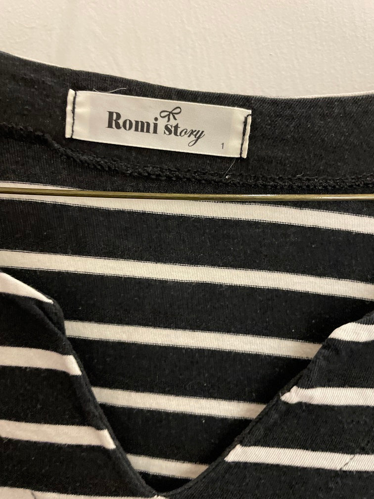 Vintage blue stripped v-neck tee size M
