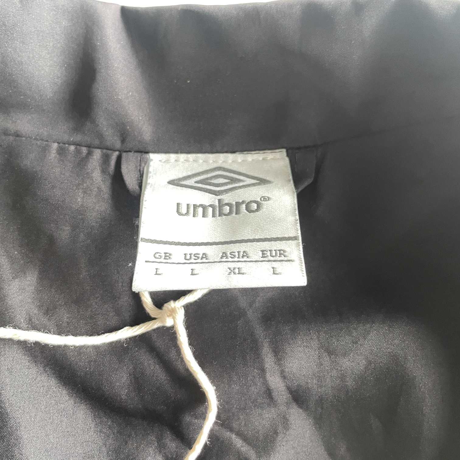 Vintage men black Umbro full zip high neck windbreaker jacket in L|L30 W22|SKU 5706