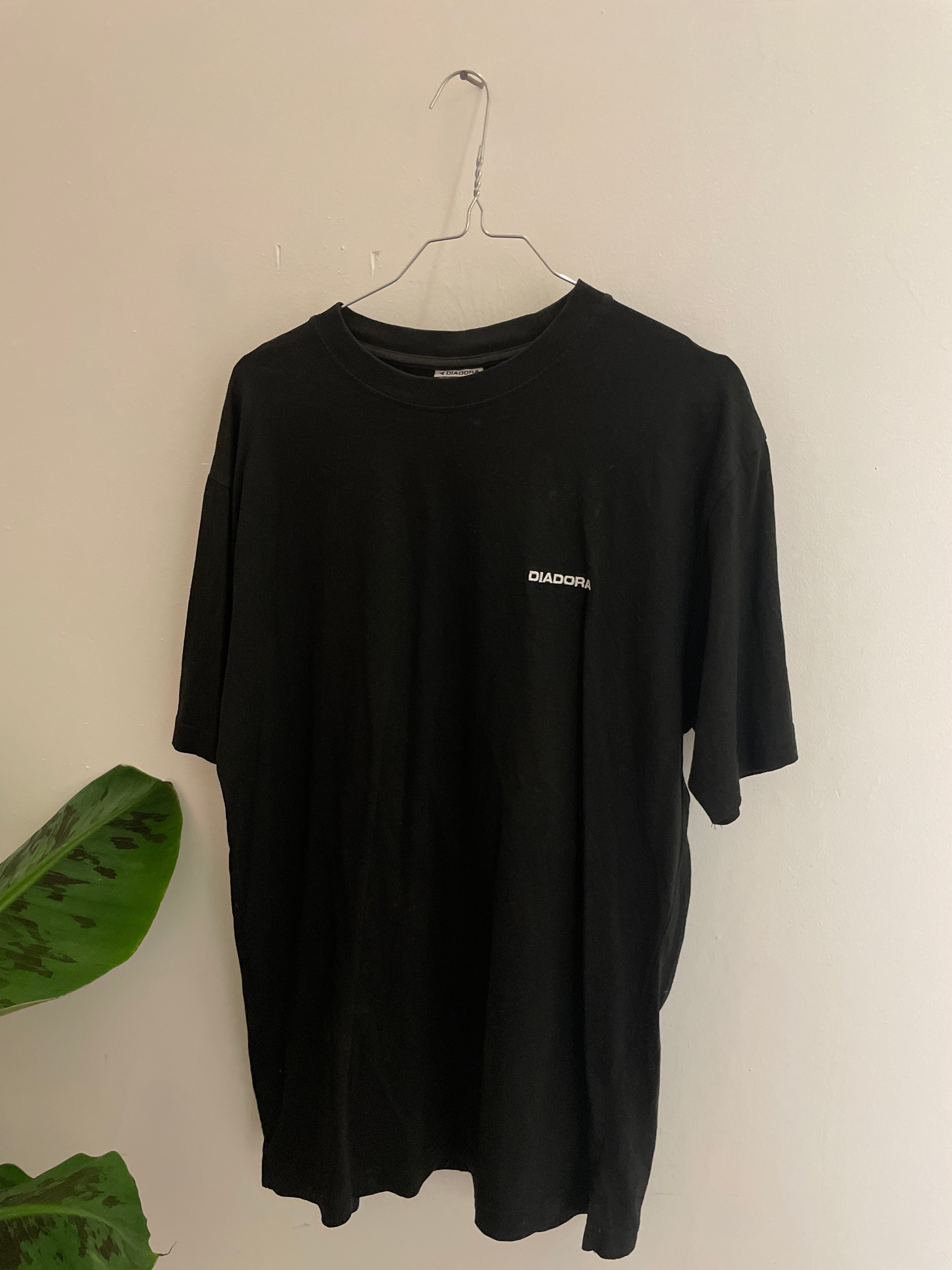 Vintage black diadora italian sport design tshirt size S