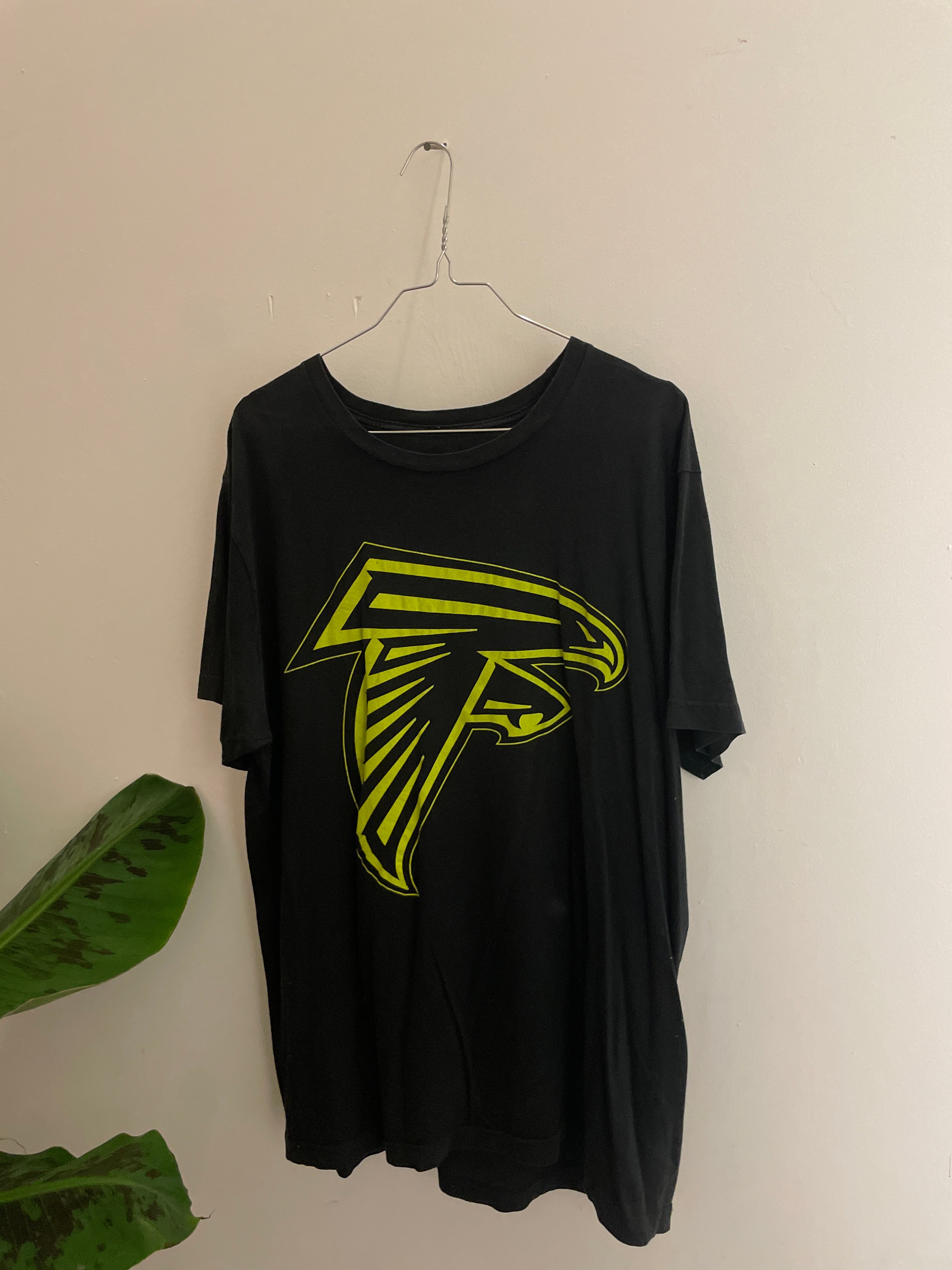 Vintage NFL Atlanta falcon black tshirt size L