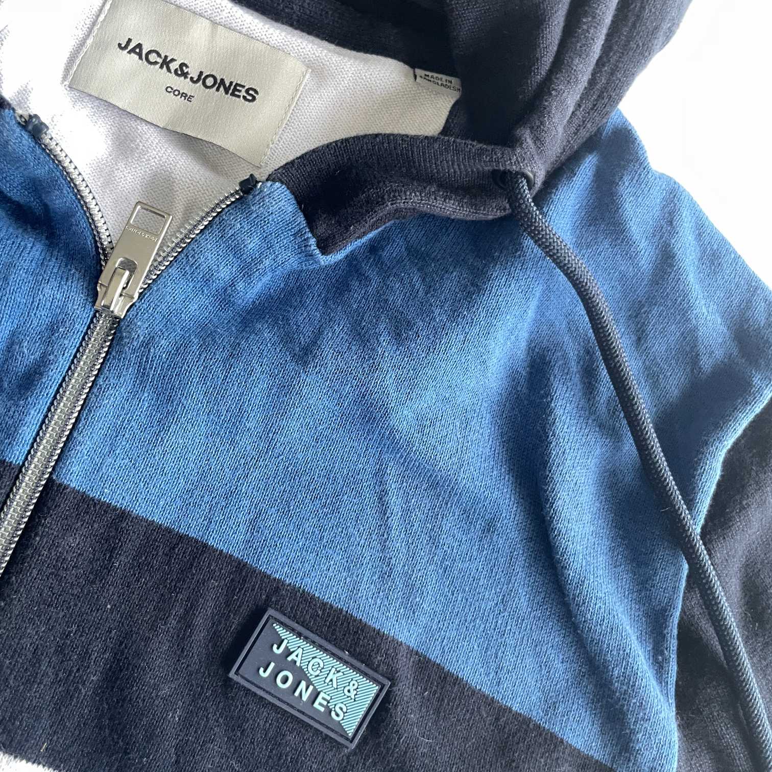 Vintage women Jack & jones core white & blue colorblock hoodie in M|L27W19|SKU 5726