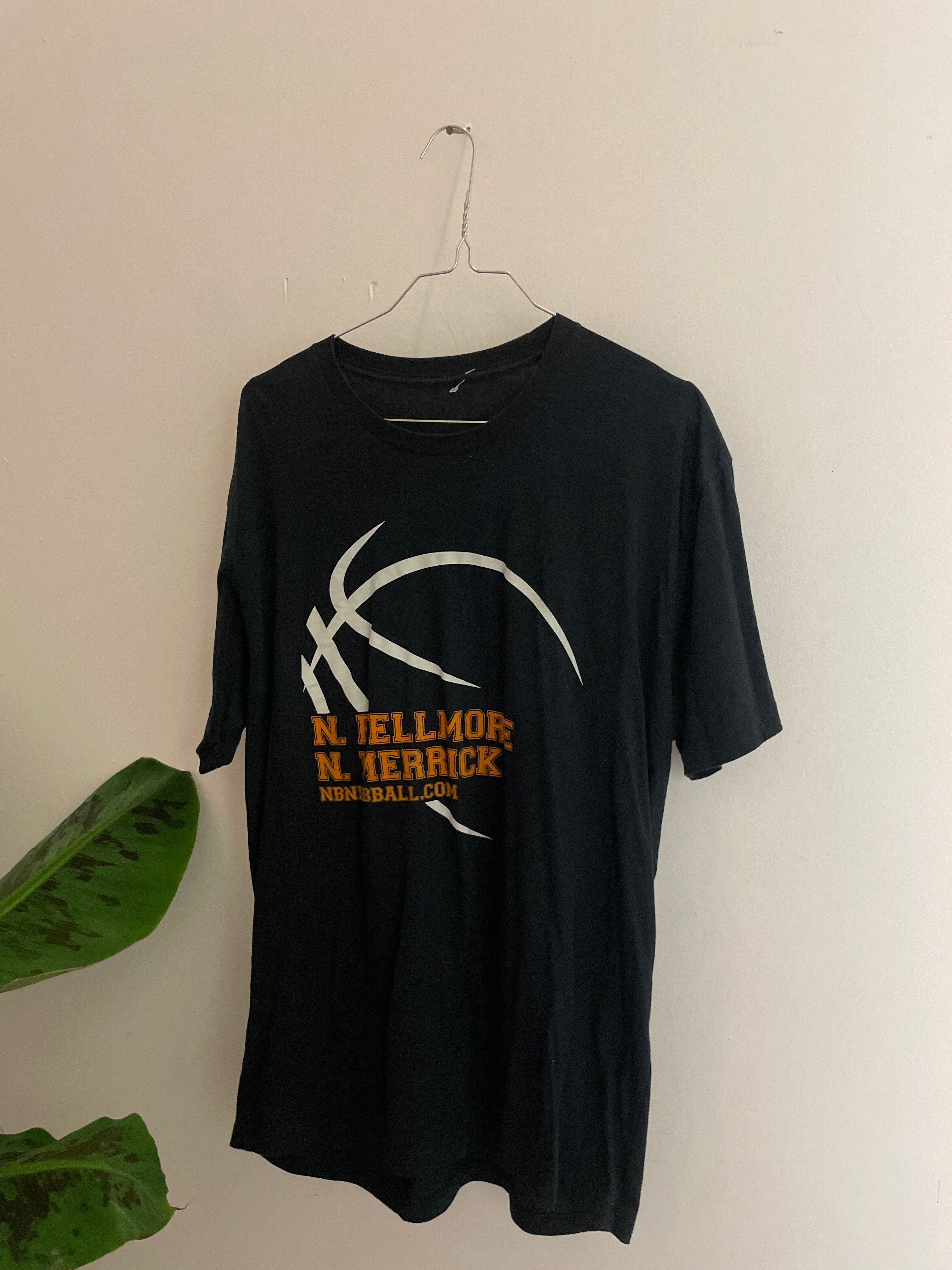 Vintage black mens graphics tshirt size M