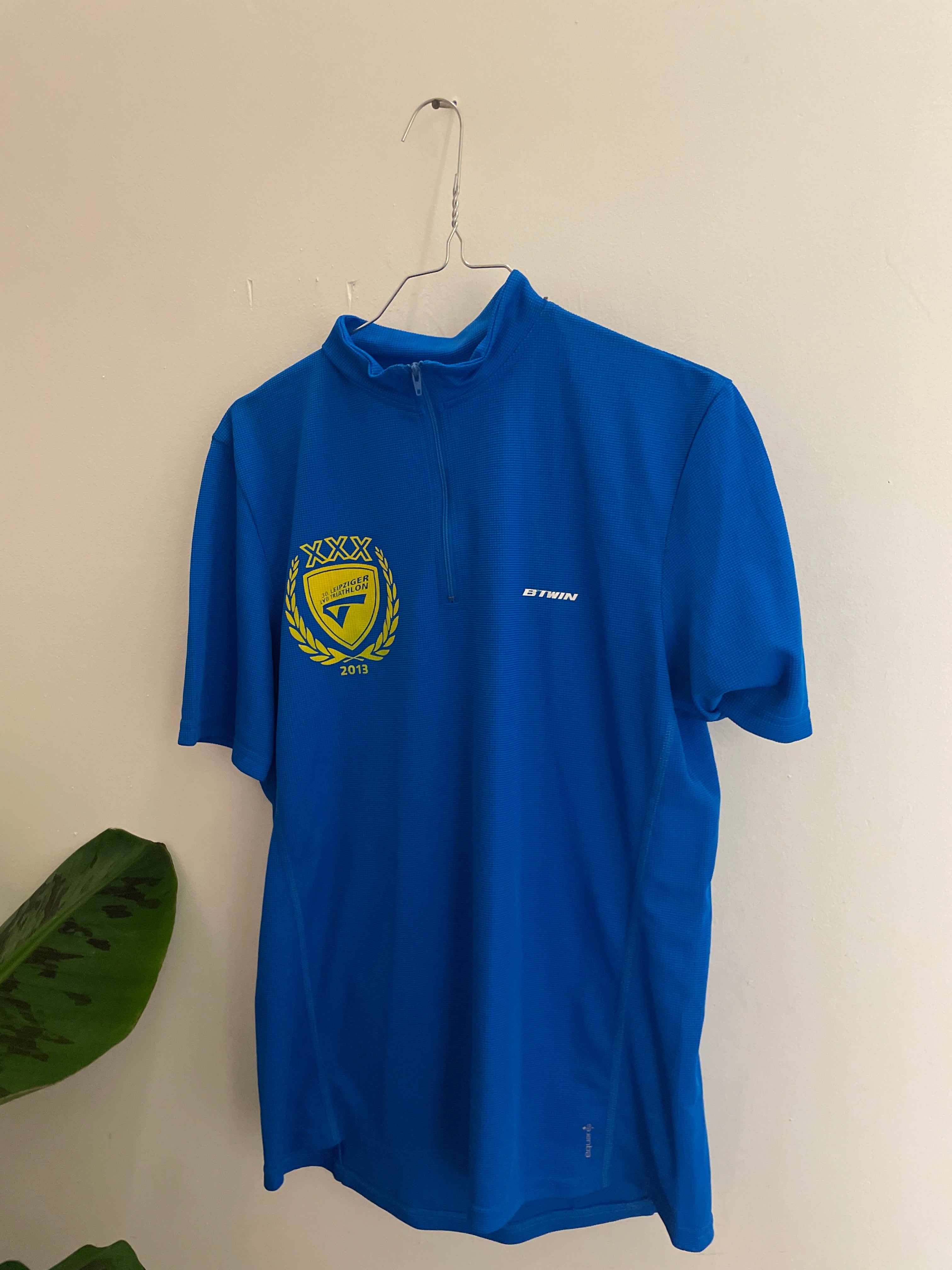 Vintage blue sport tshirt size M