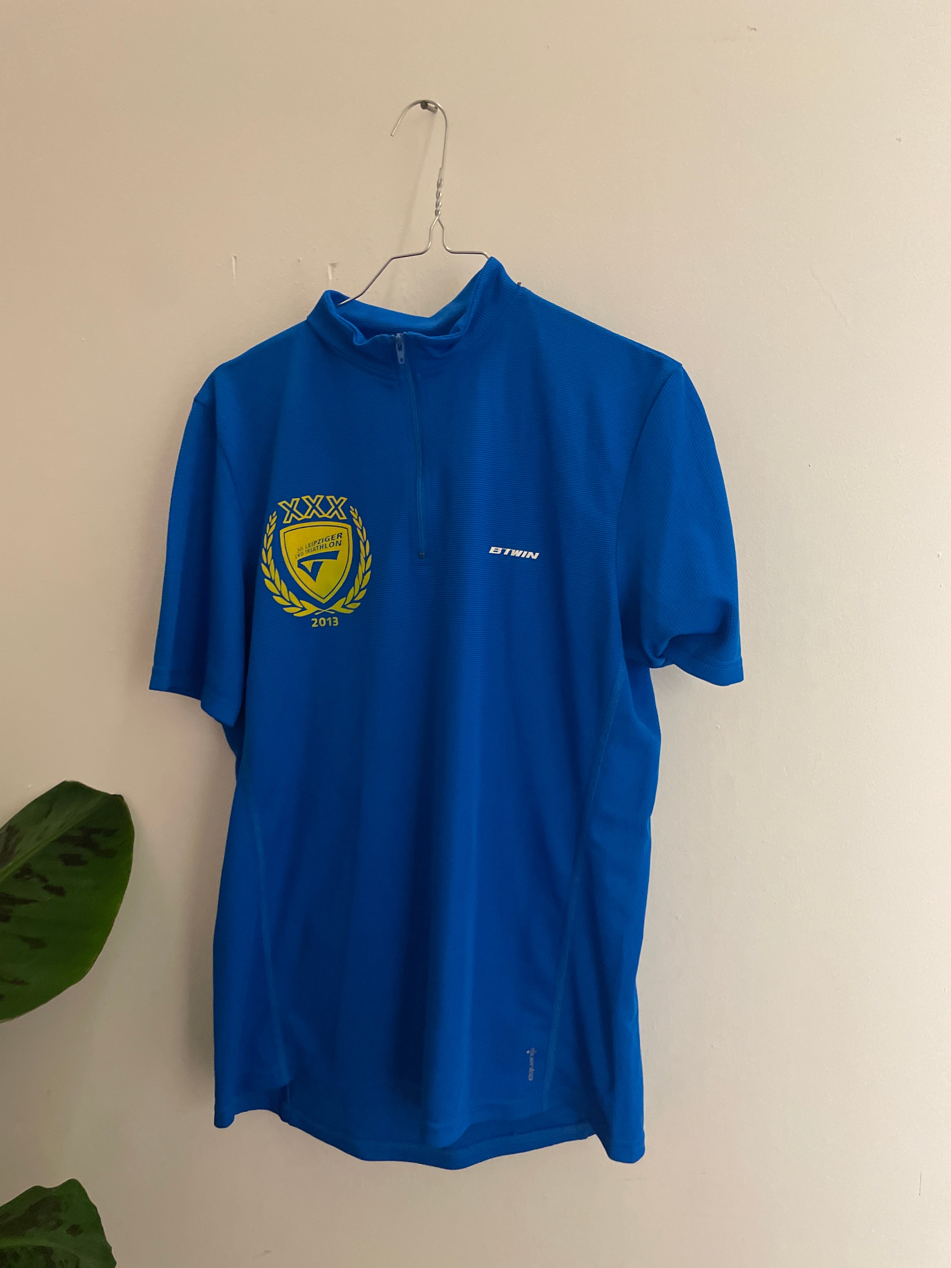 Vintage blue sport tshirt size M