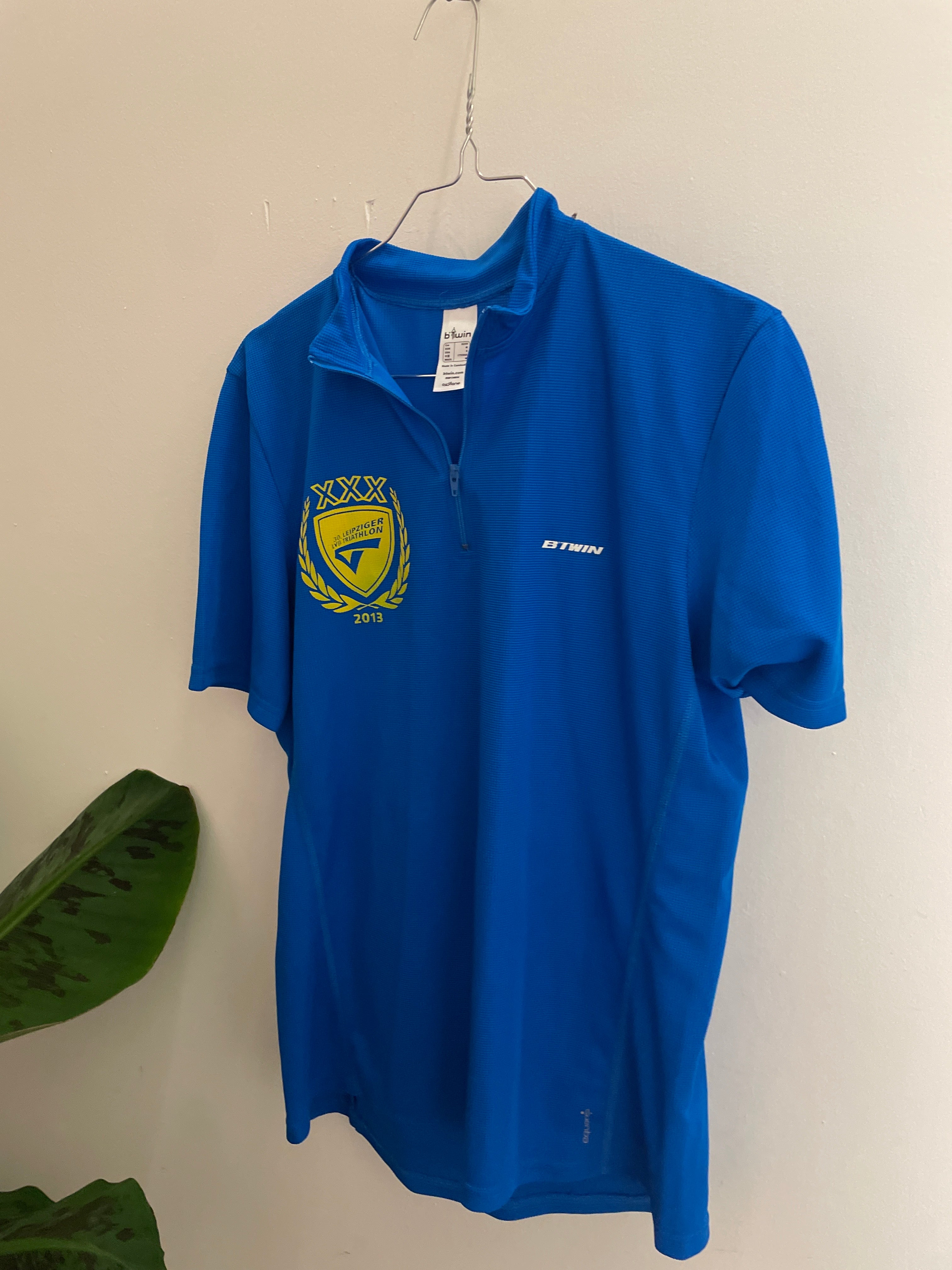 Vintage blue sport tshirt size M