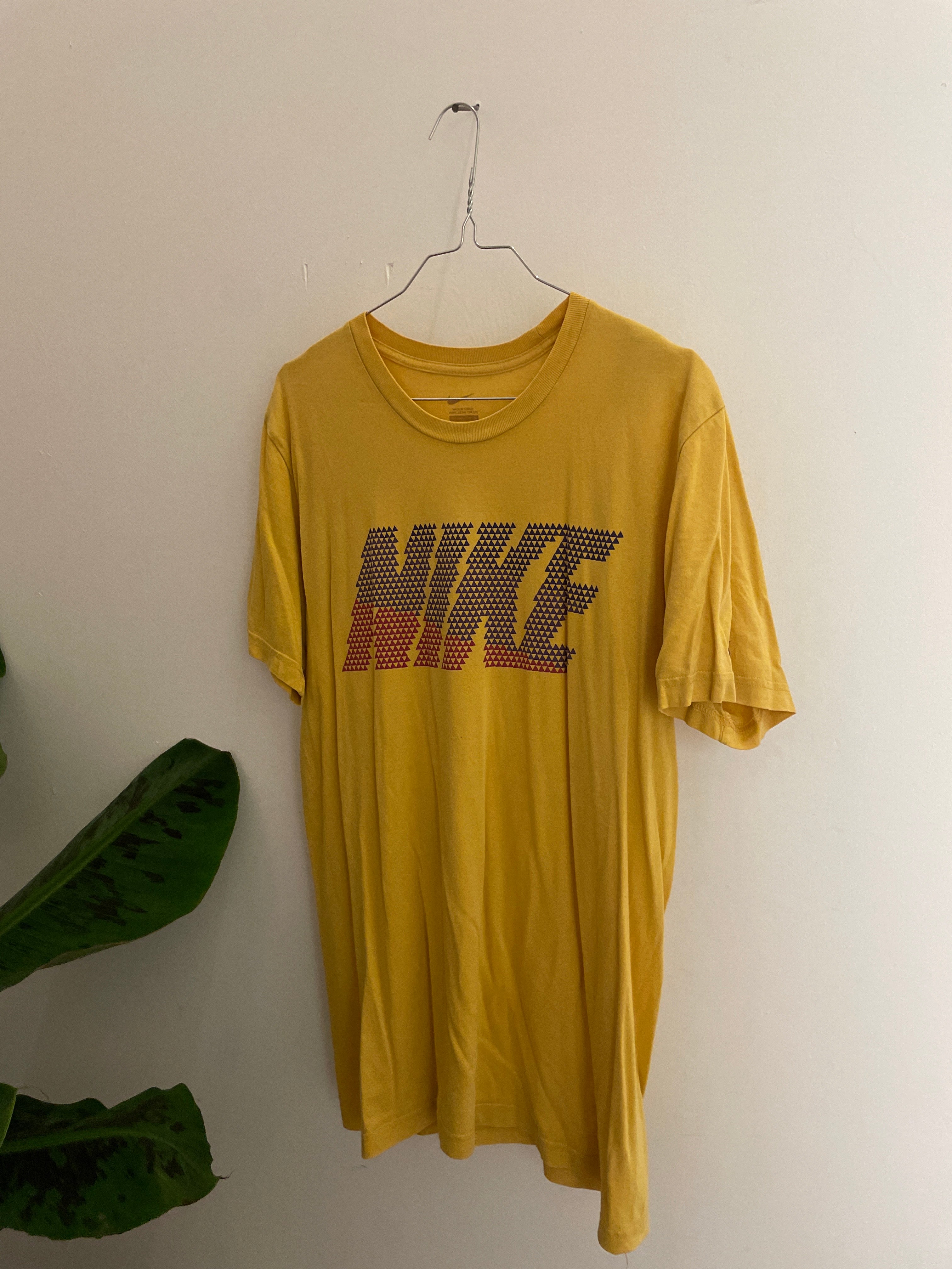 Vintage nike regular fit yellow medium tshirt