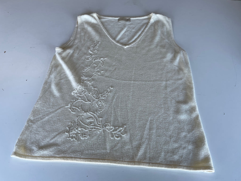 Vintage women's Max pierre Cream sleeveless V-neck vest in S|L22W18|SKU 4396