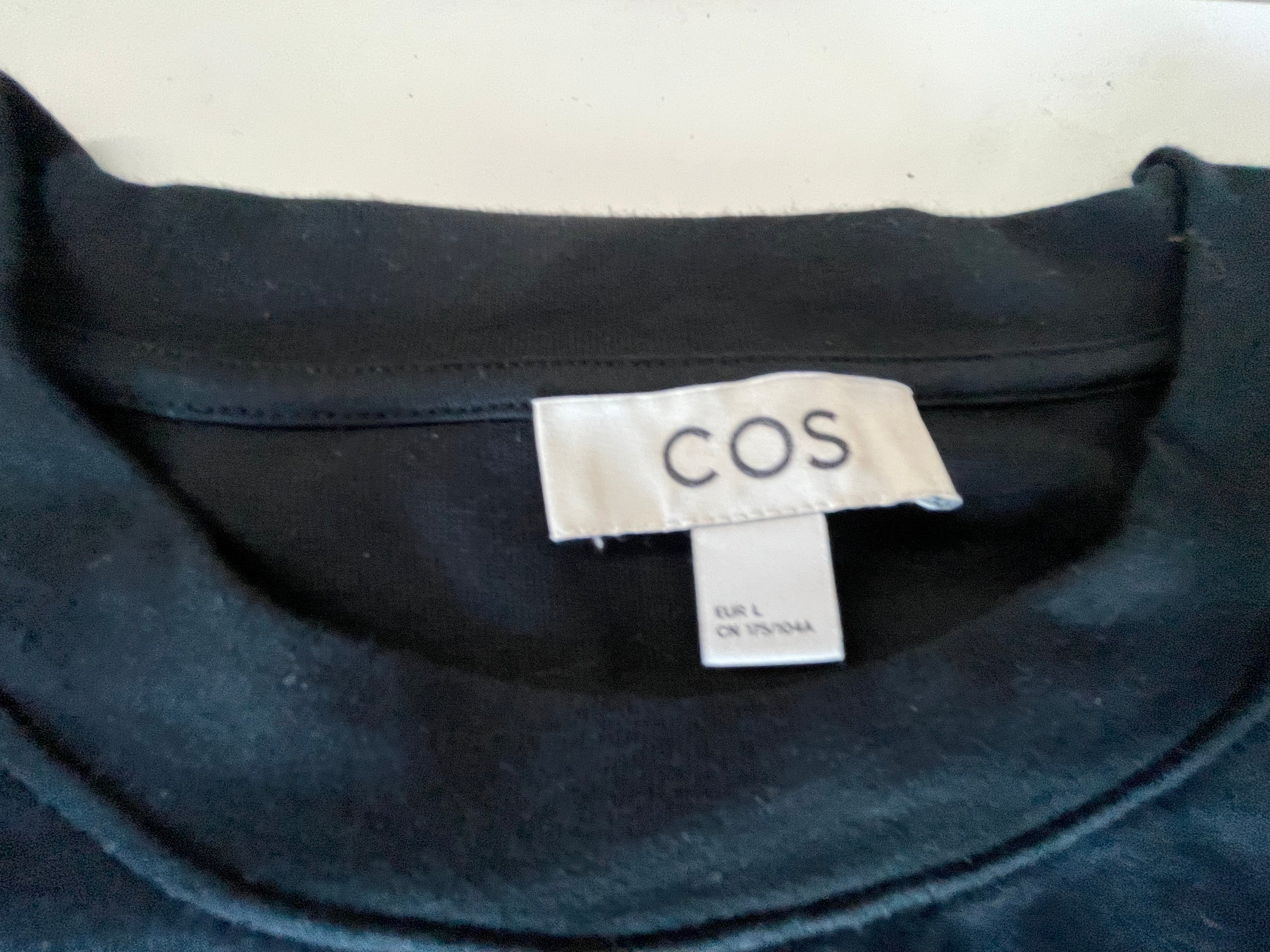 Vintage Women's COS black sweatshirt in M|L26 W22| SKU 4399