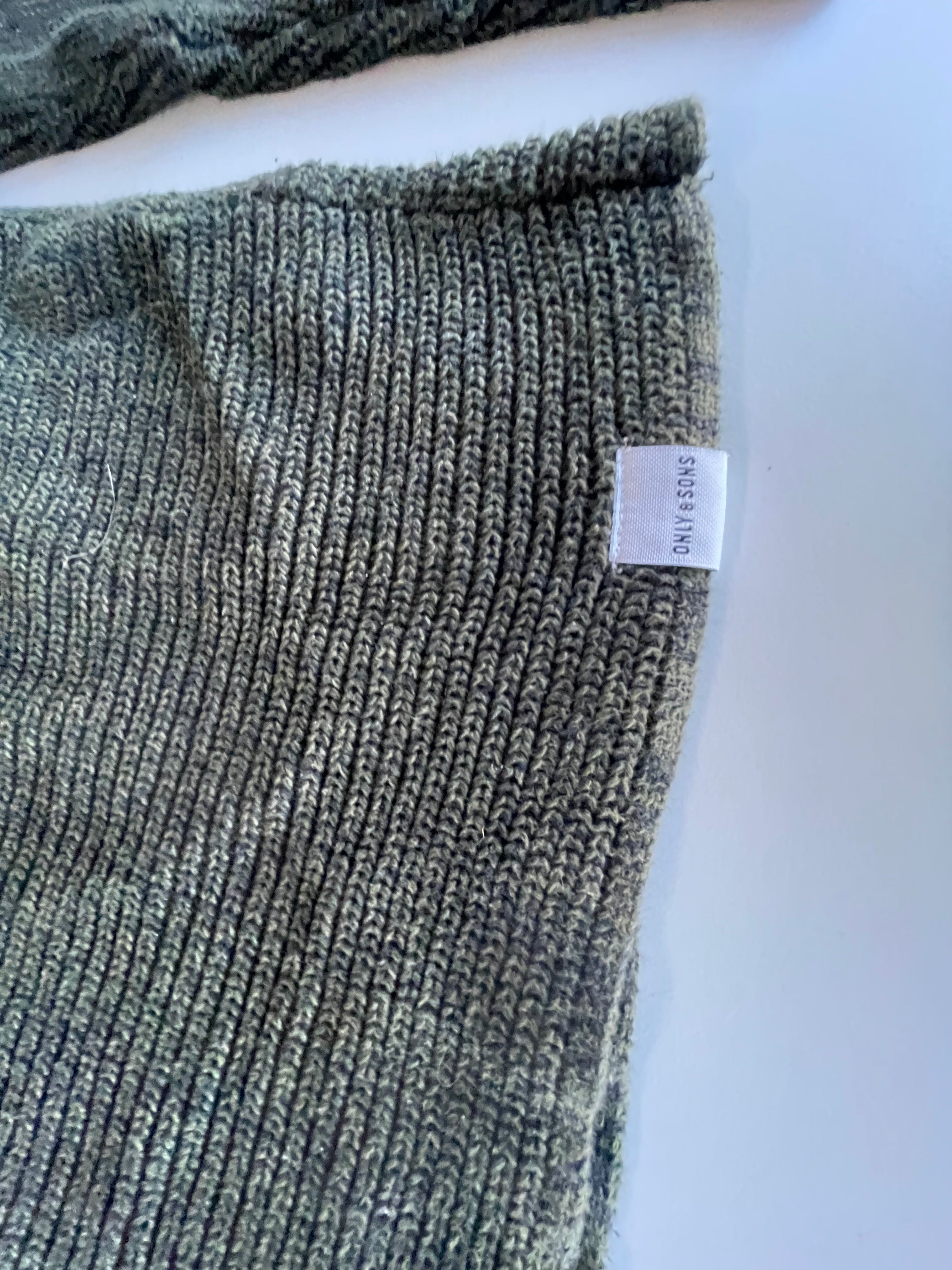 Vintage Green colorblock Only &amp; Son knitted sweatshirt in M|L27 W19|SKU 4403