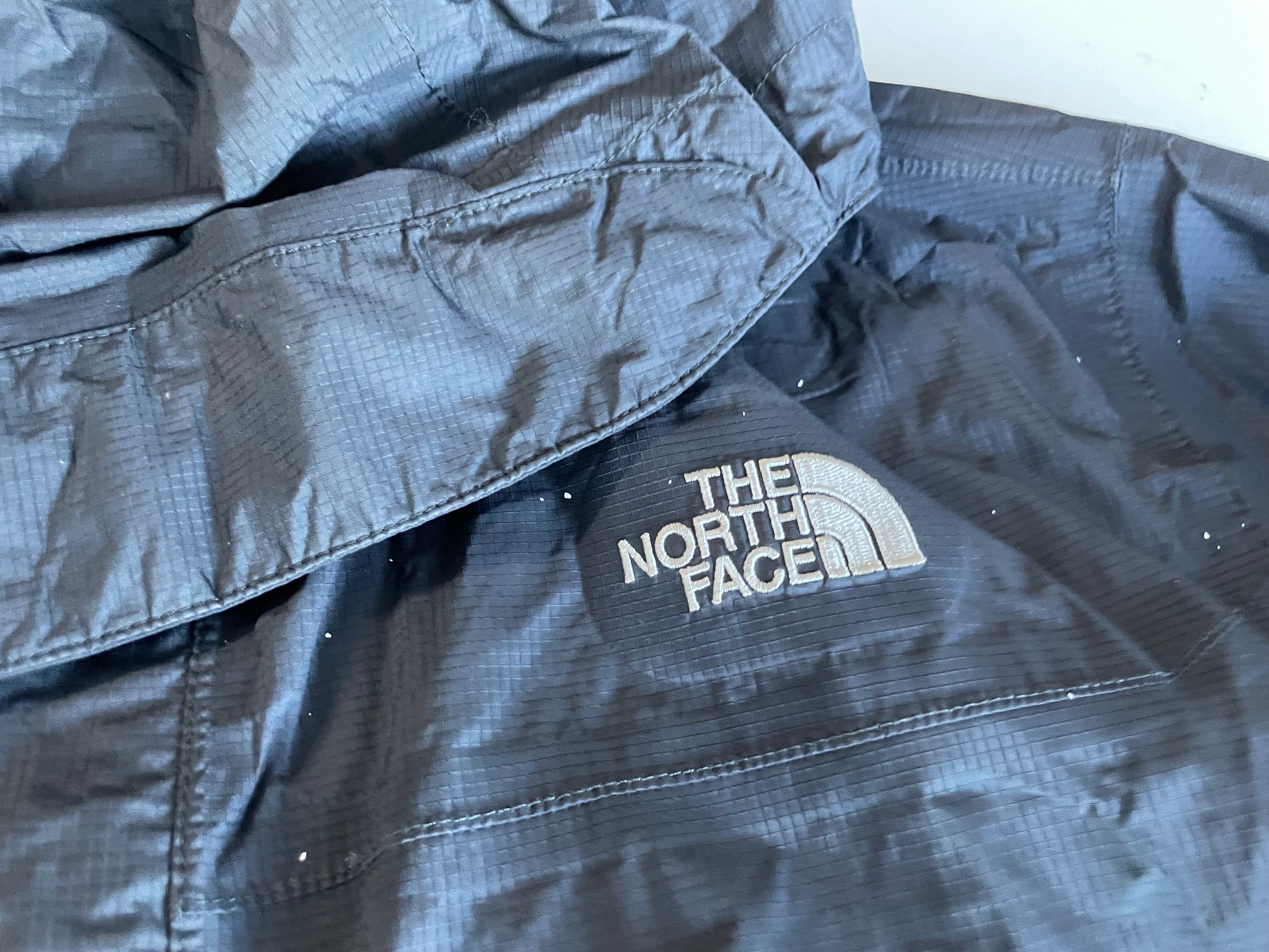 Vintage The North face Hyvent water proof black rain hooded jacket in L|L30W23|SKU 4411