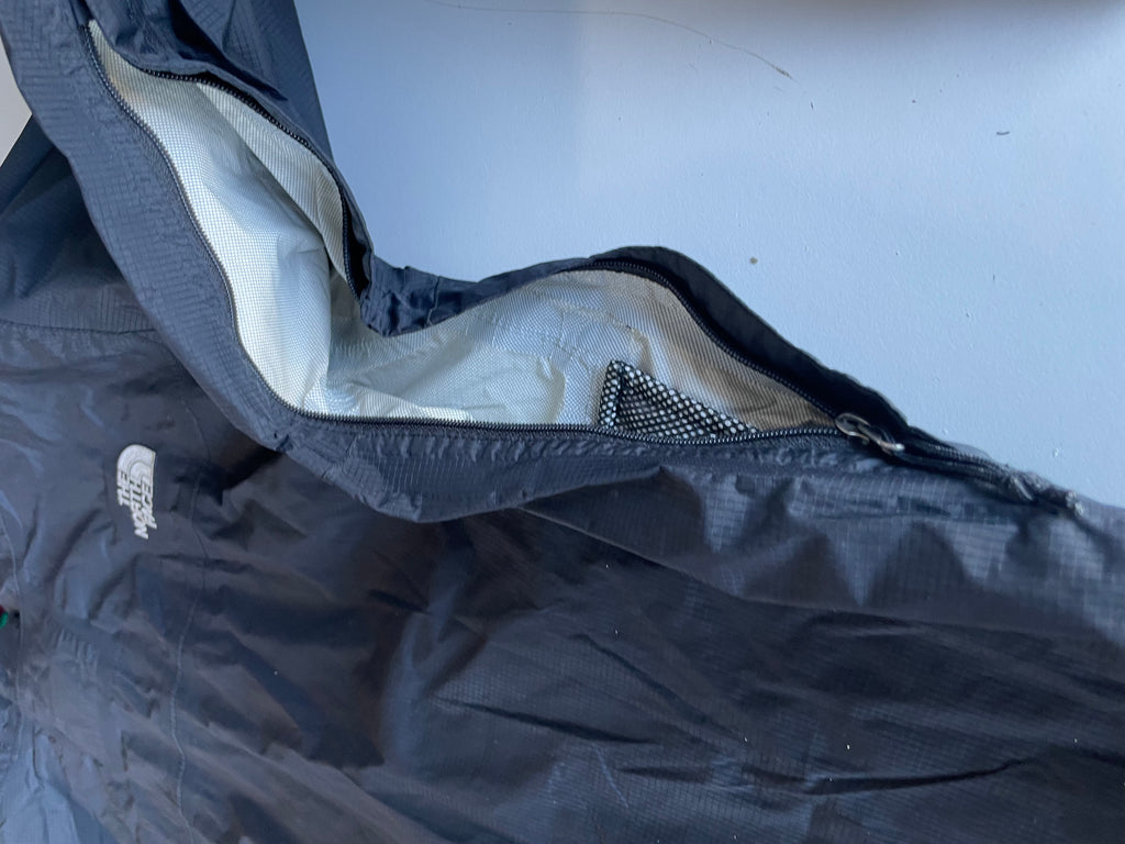 Vintage The North face Hyvent water proof black rain hooded jacket in L|L30W23|SKU 4411