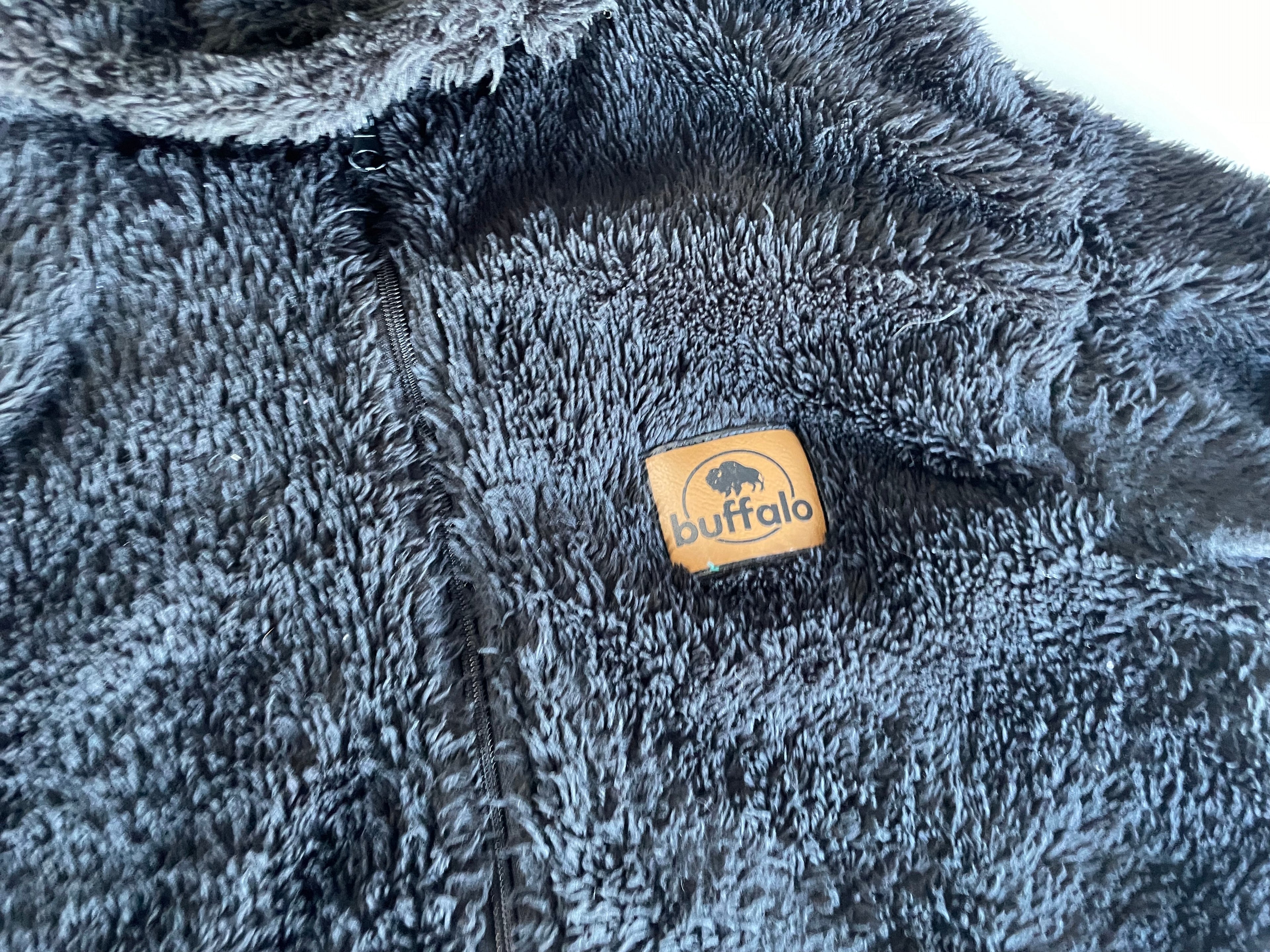 Vintage women's Buffalo black faux fur fleece jacket in L|L29 W21| SKU 4416