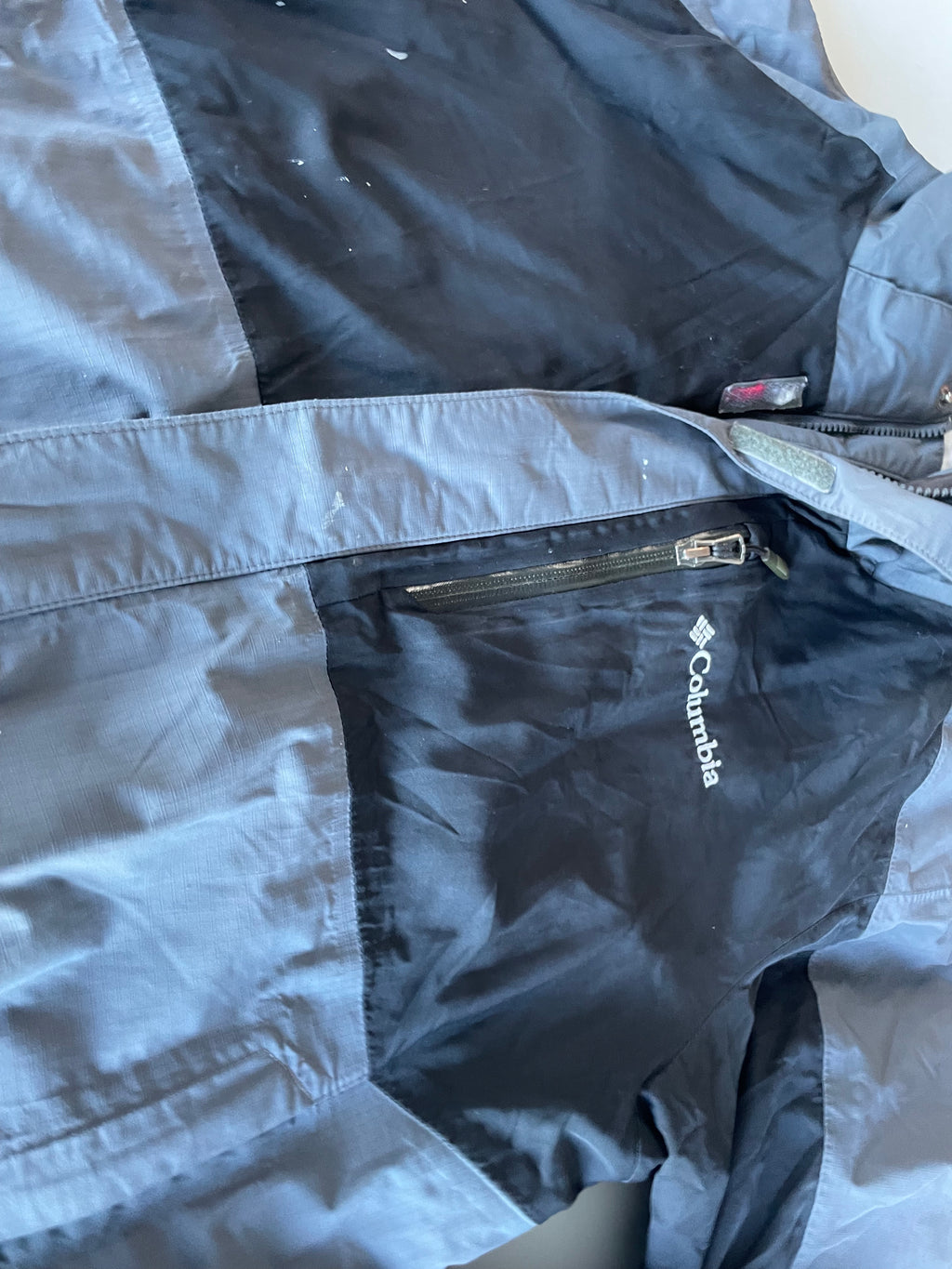Vintage Columbia sportwear grey full zip windbreaker jacket in M|L31W21|SKU 4417