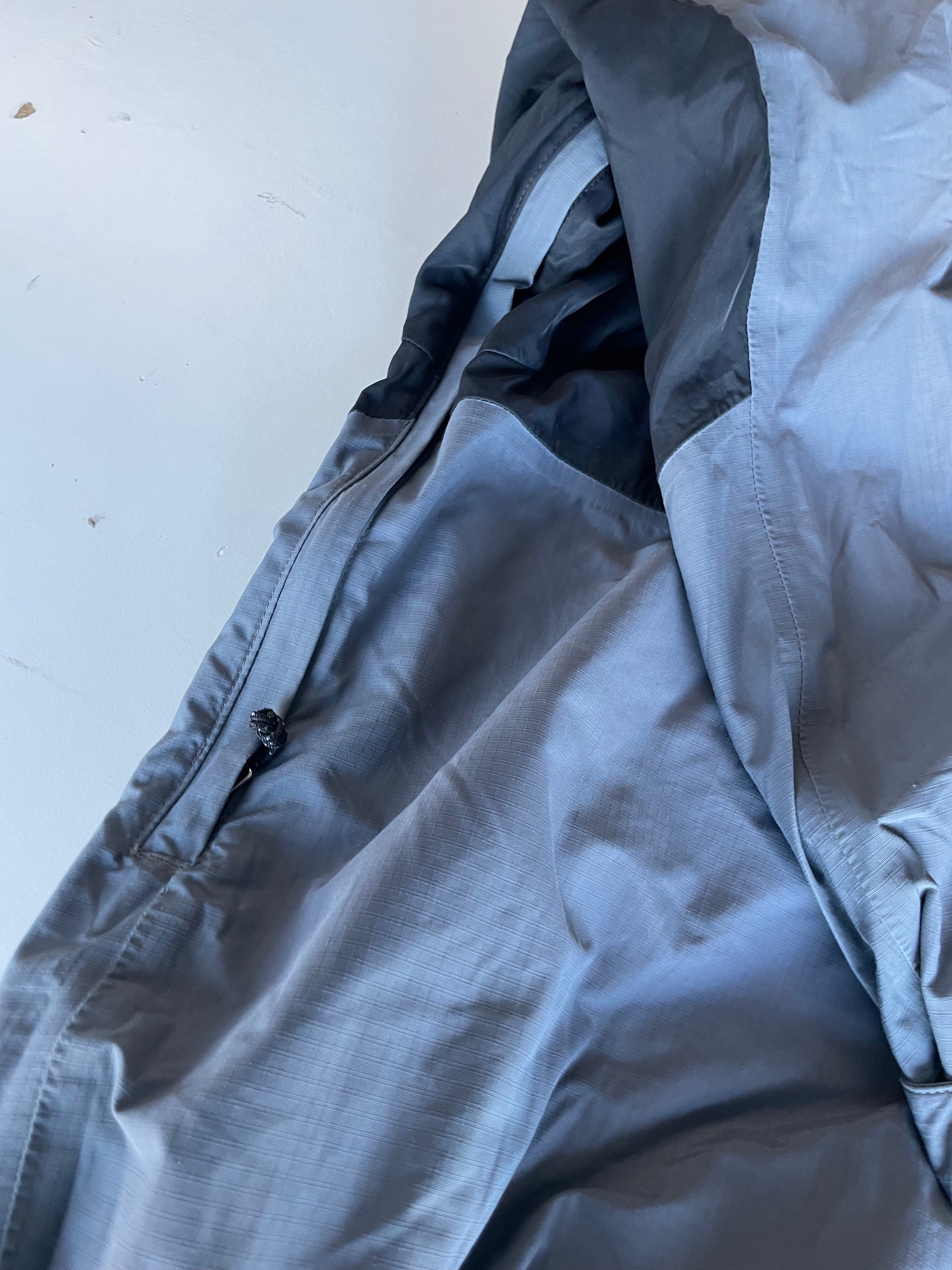 Vintage Columbia sportwear grey full zip windbreaker jacket in M|L31W21|SKU 4417