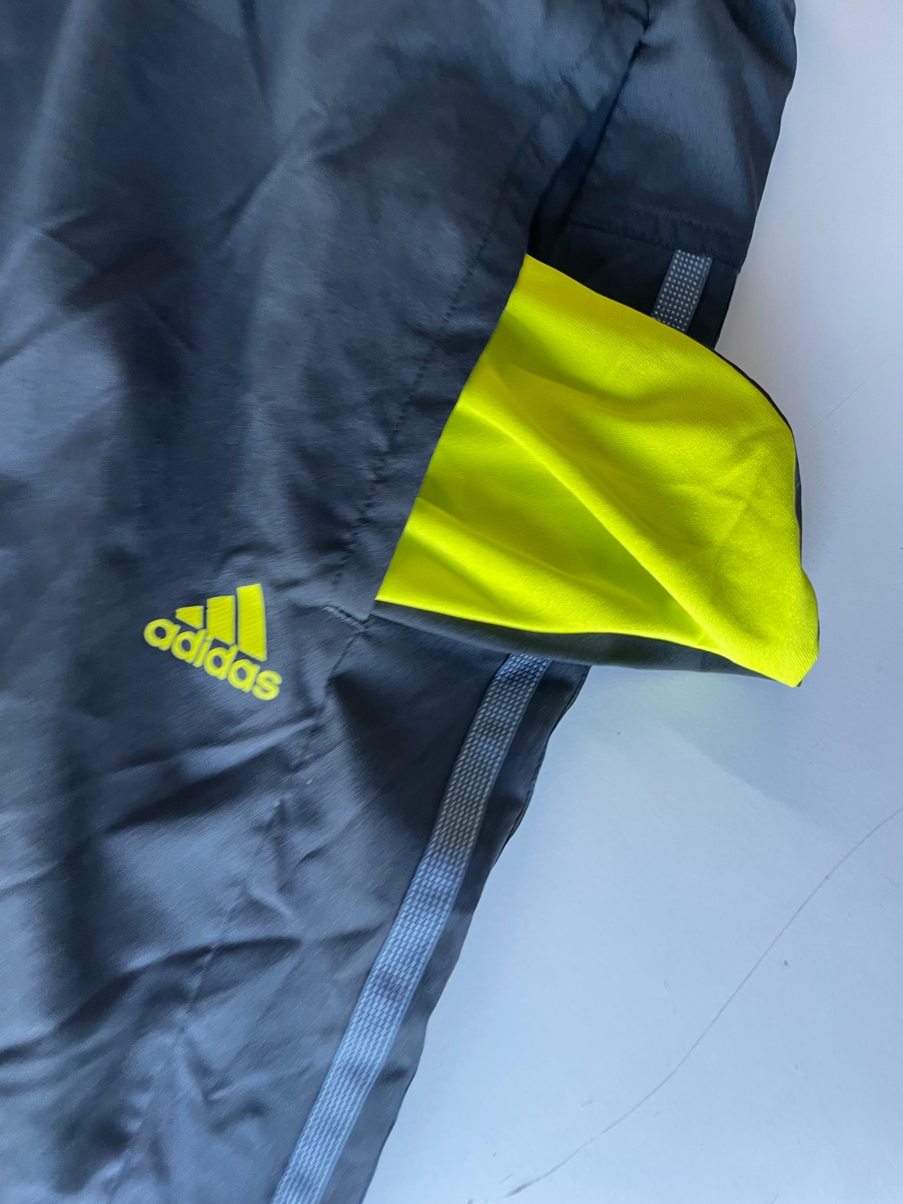 Vintage Adidas Men's Grey 3-stripe training short in 2XL|L8 W36|SKU 4426