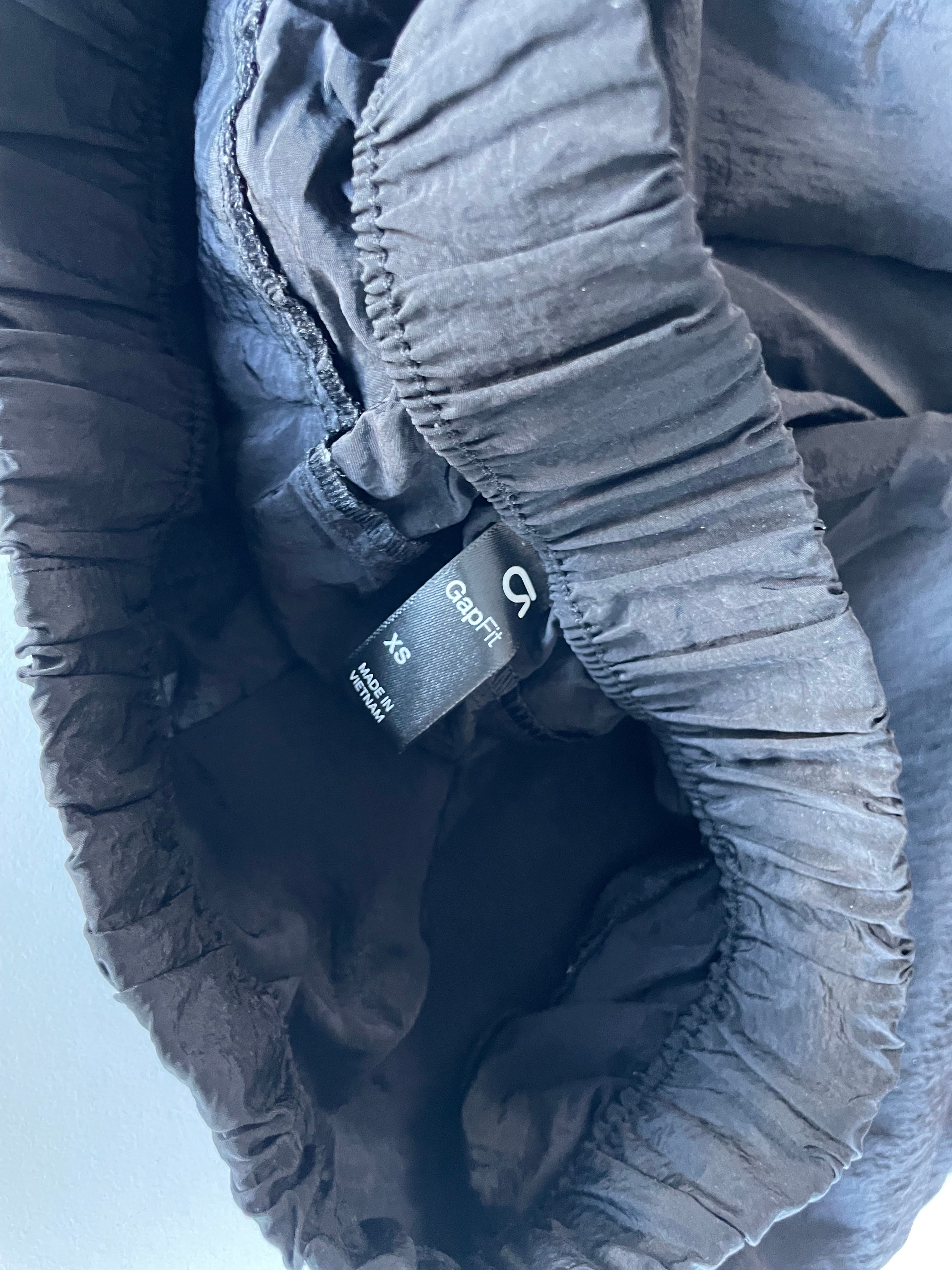 Vintage Black Gapfit sweat pant in XS|L 26 W 22| SKU 4429