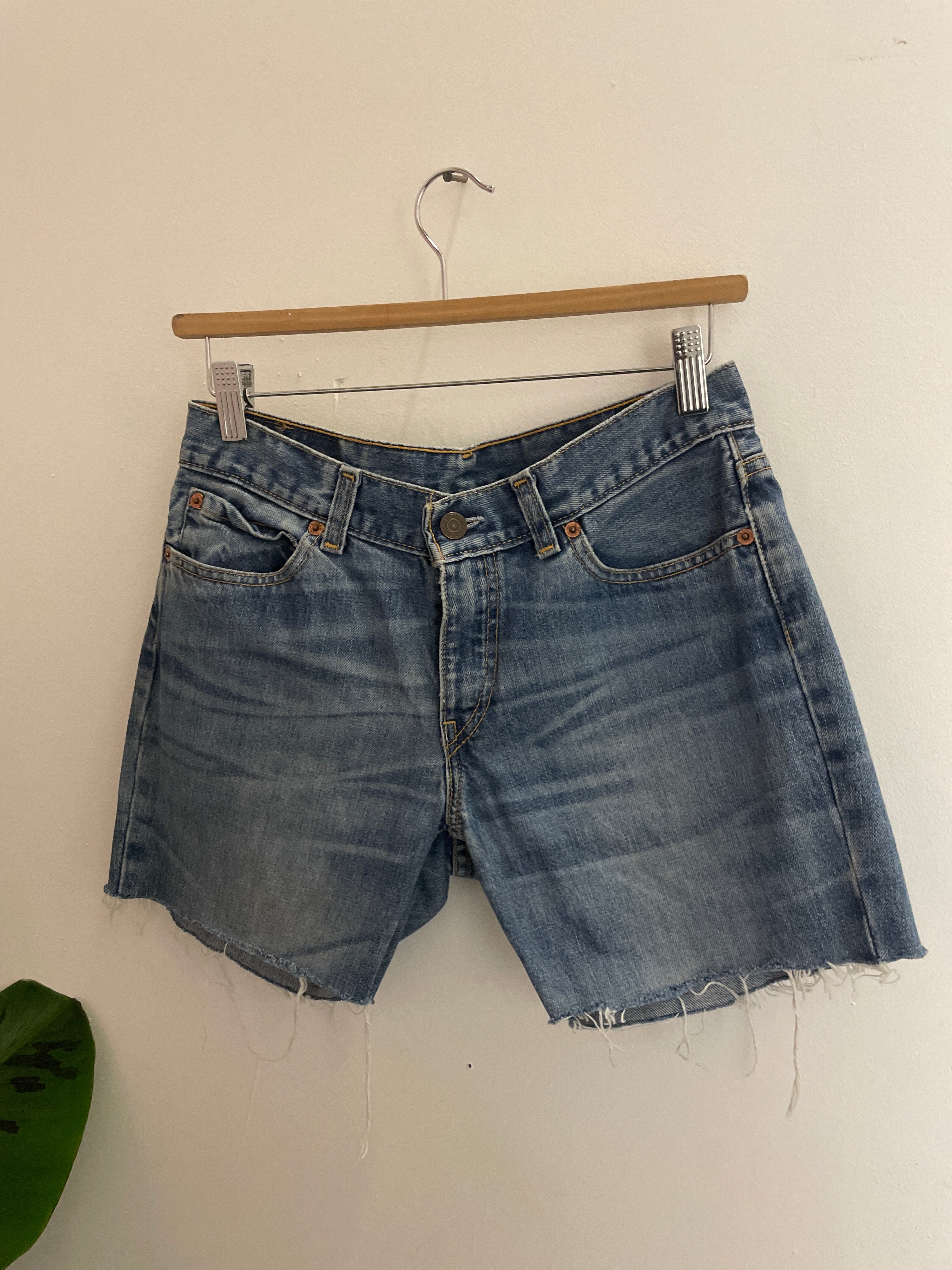 Vintage blue levis strauss & co women bum short jean