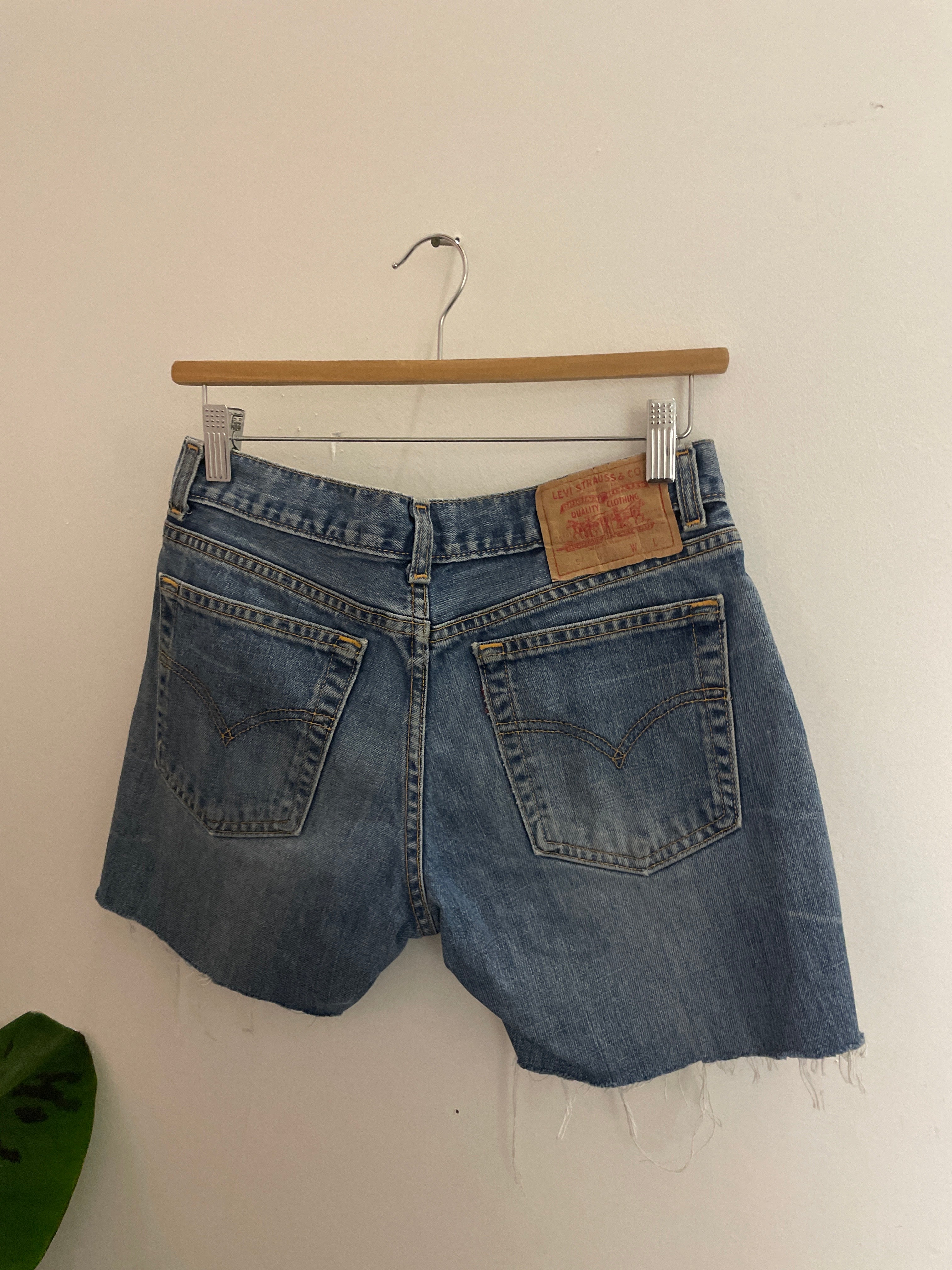 Vintage blue levis strauss & co women bum short jean