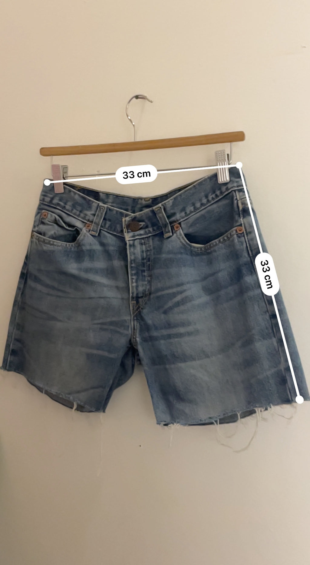 Vintage blue levis strauss & co women bum short jean