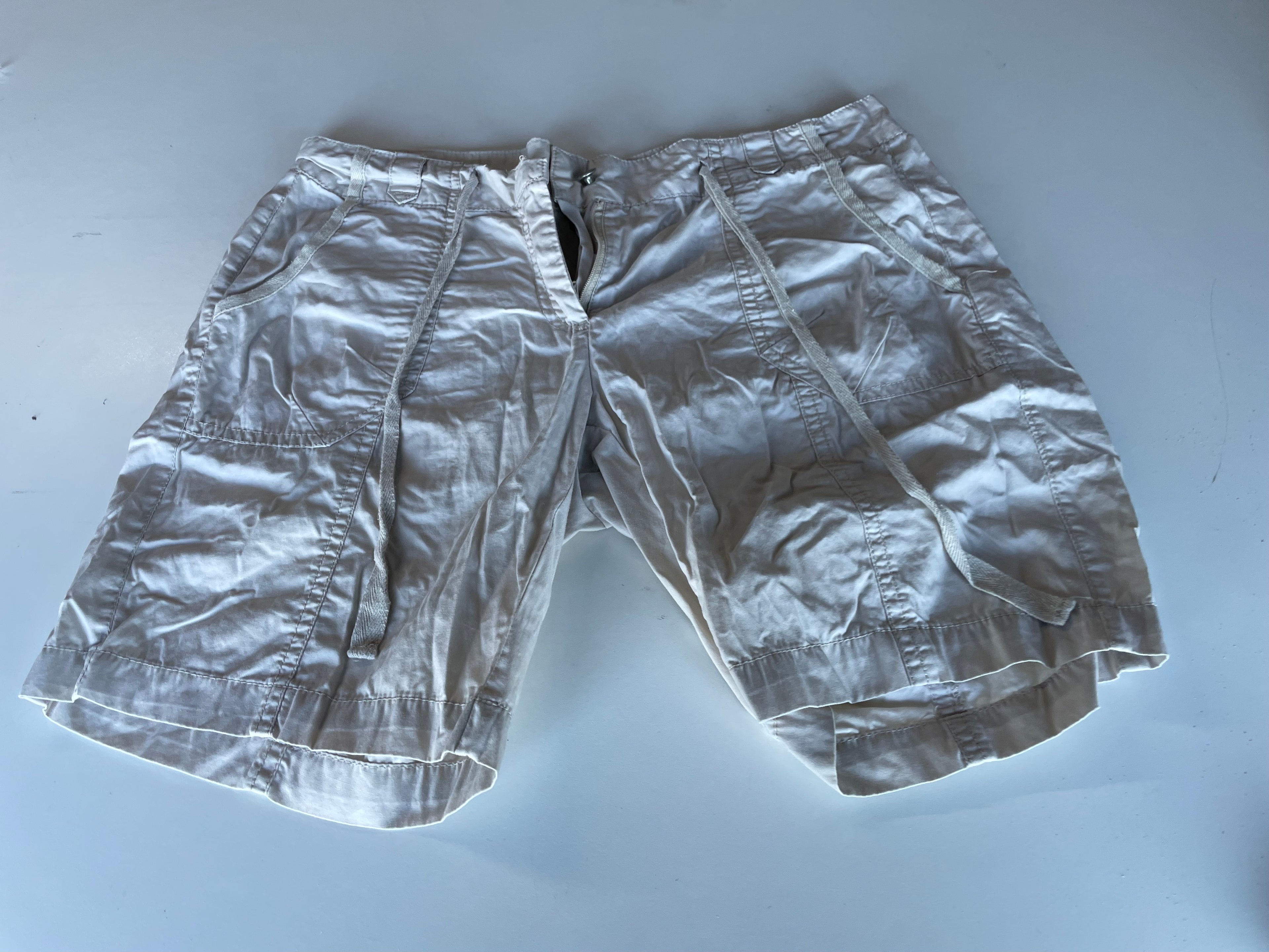 Vintage women's Esmara cream Cargo short in L| L5 W32| SKU 4433