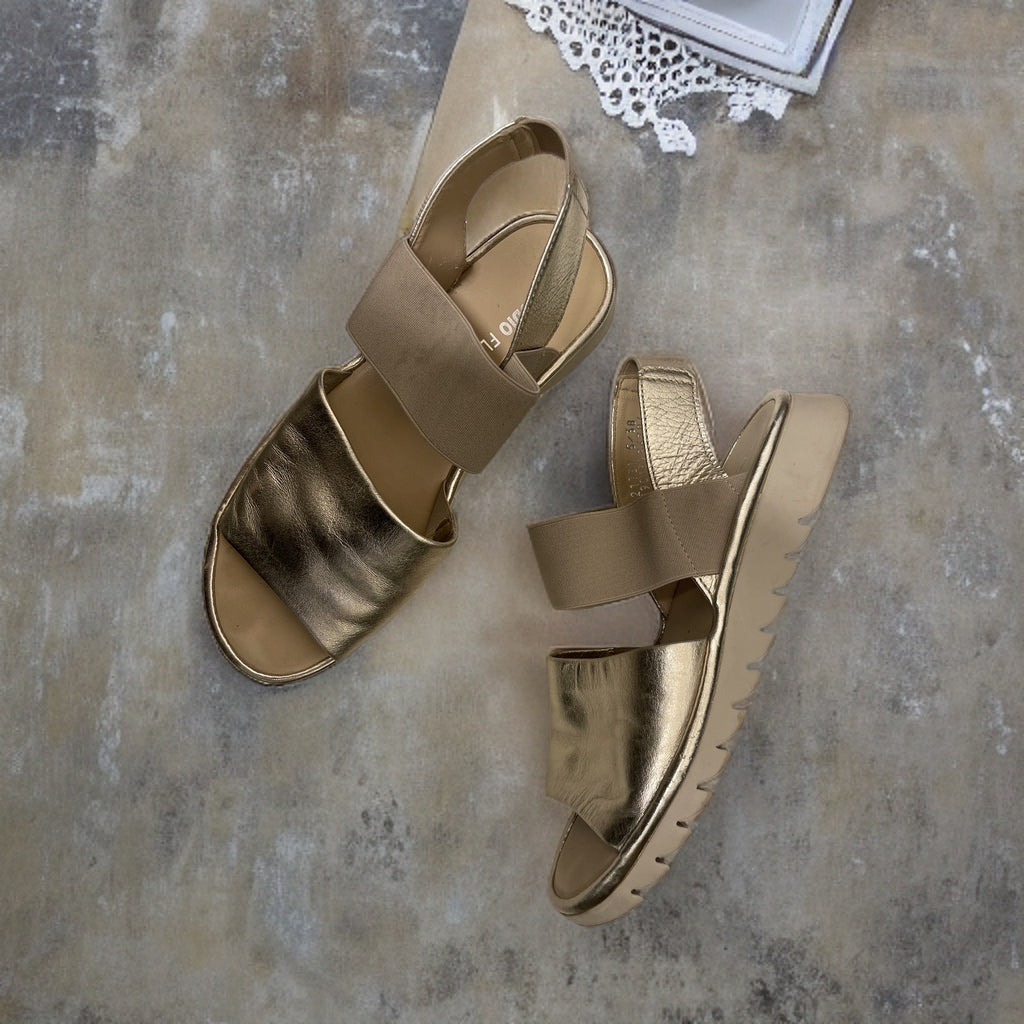 Vintage gold women flat sandal size us 7