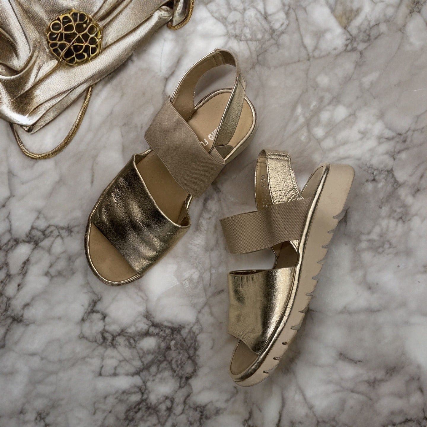 Vintage gold women flat sandal size us 7