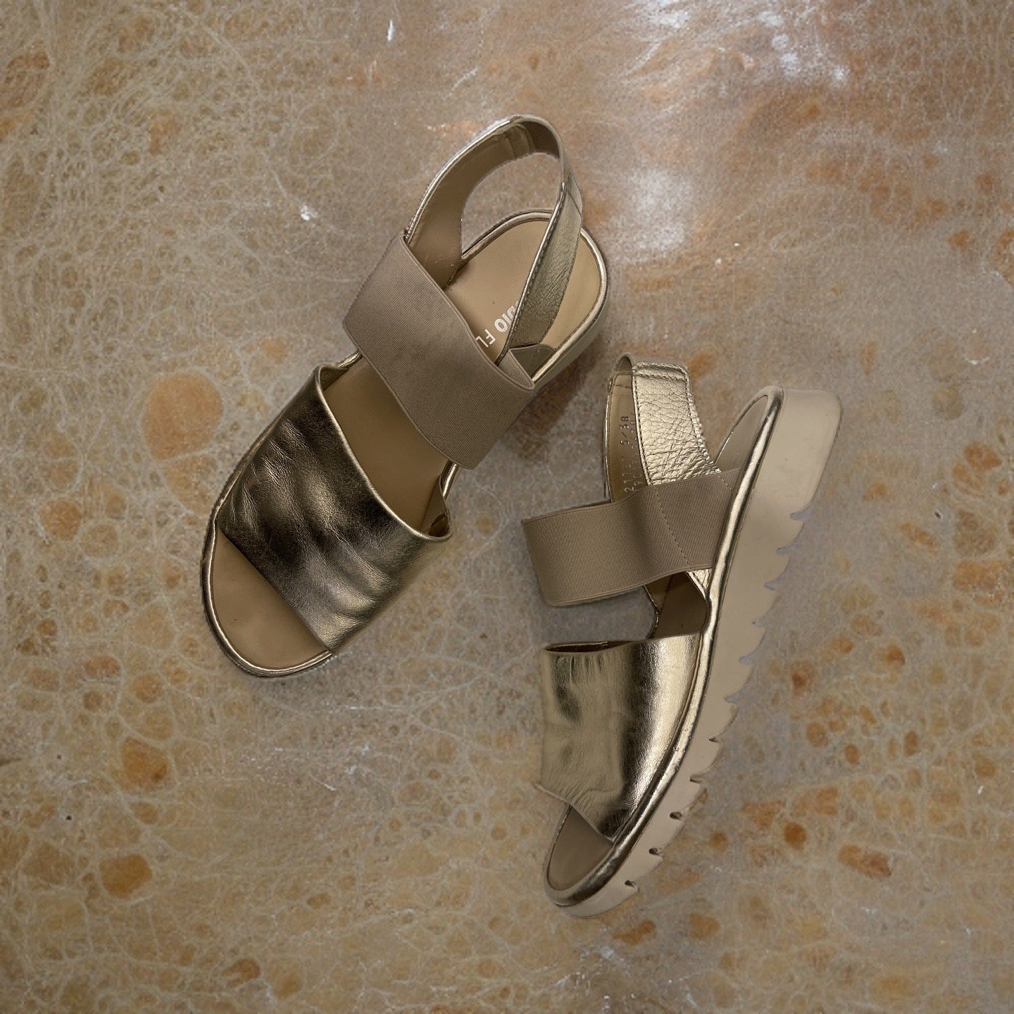 Vintage gold women flat sandal size us 7