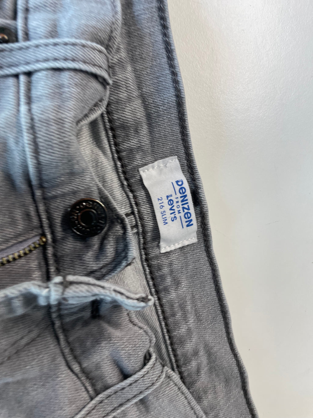 Vintage Men's grey Levi's slim fit jeans in M| SKU 4460