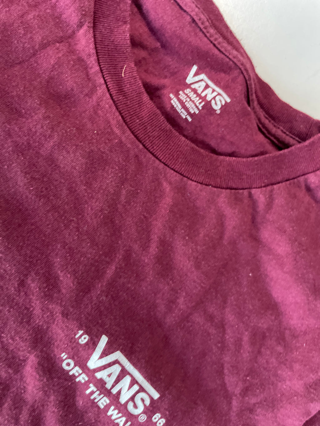 Vintage men's Vans of the wall purple short sleeve tees in S|L26 w18|SKU 4462