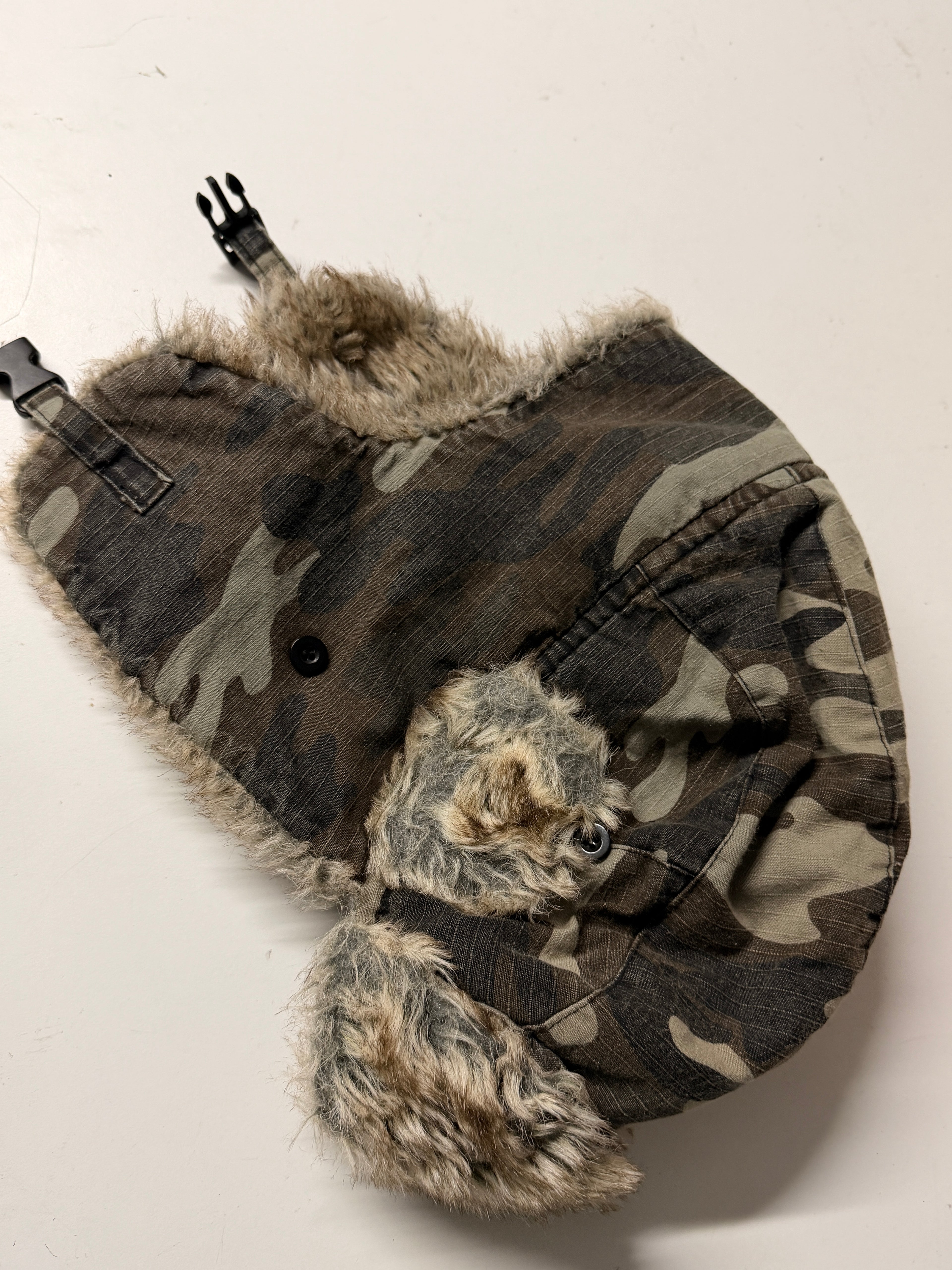 Unisex Camouflage Military-Style Trapper Hat Featuring Faux Fur Lining and Ear Flaps Size One Size SKU 7193