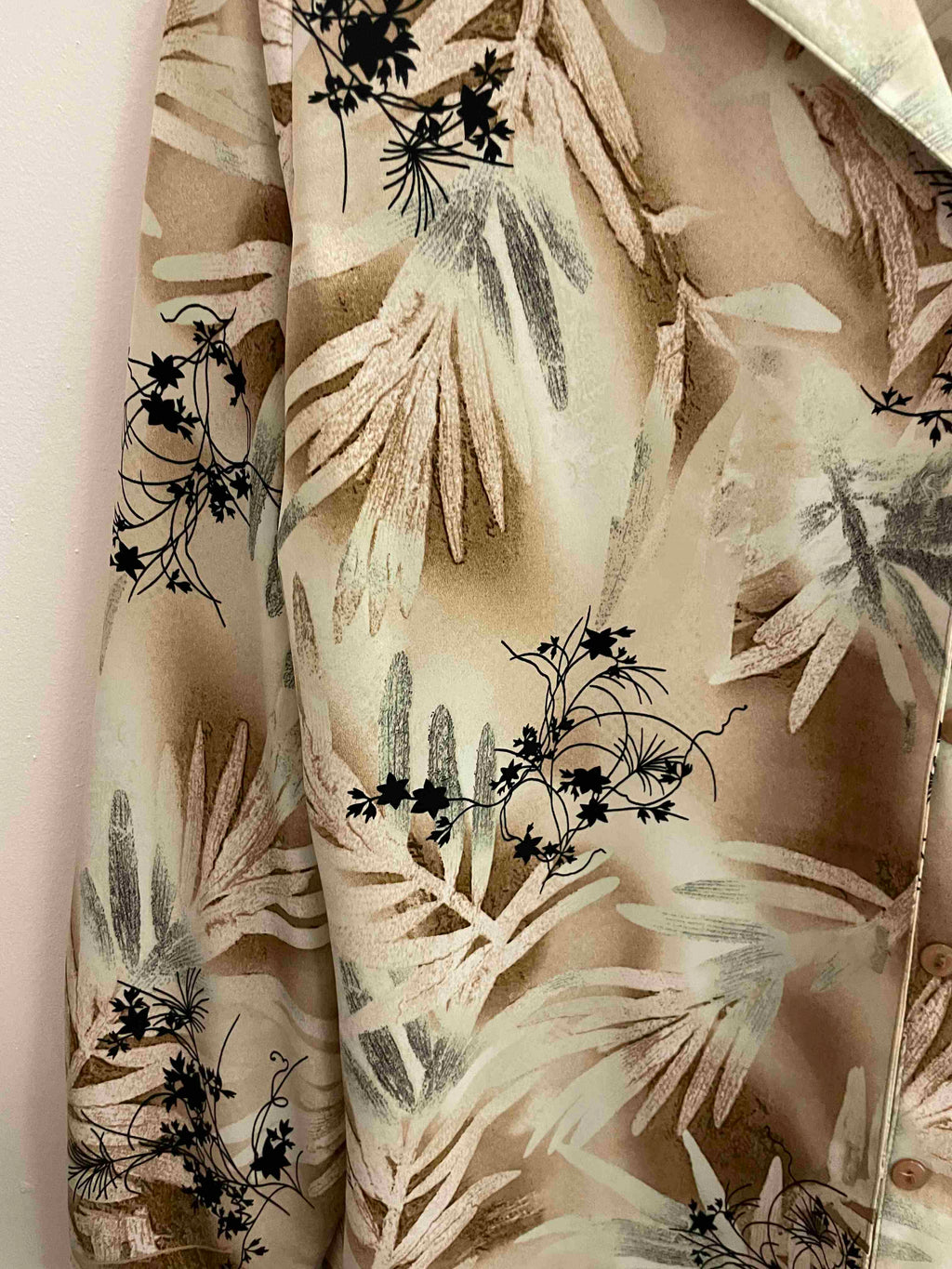 Vintage cream floral pattern small long sleeve shirt
