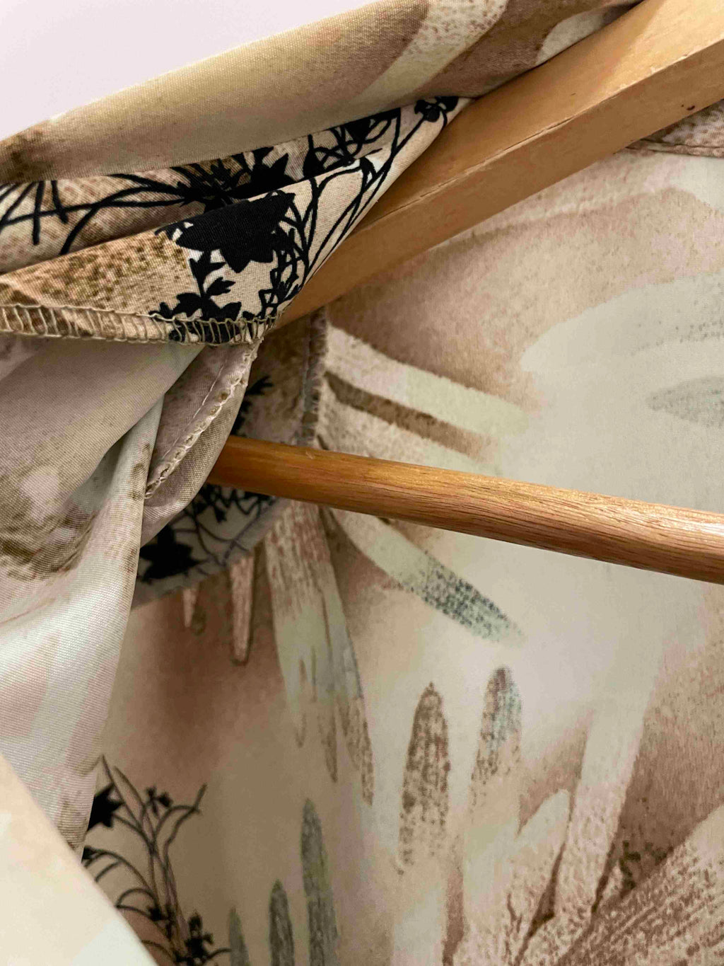 Vintage cream floral pattern small long sleeve shirt