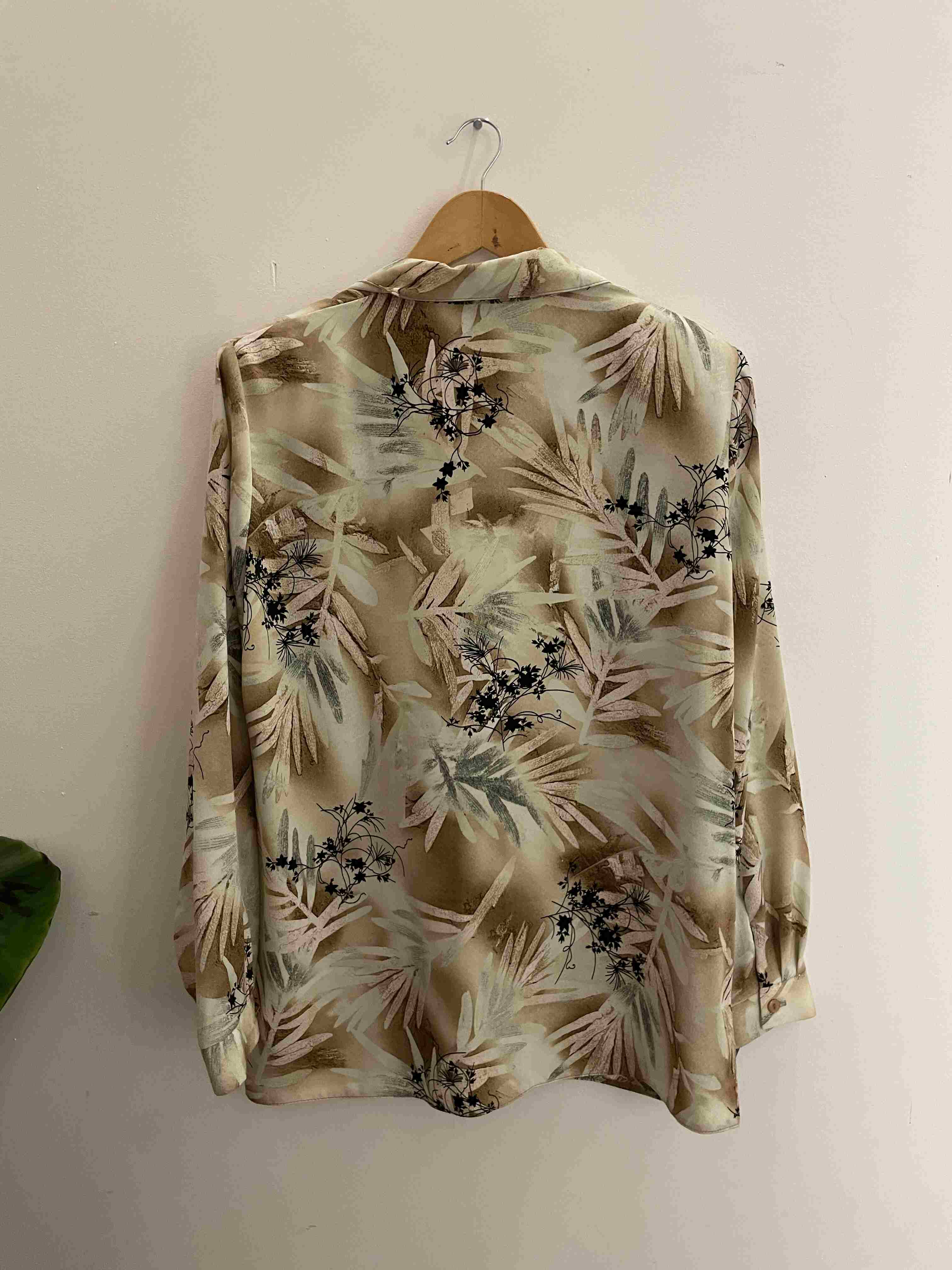 Vintage cream floral pattern small long sleeve shirt