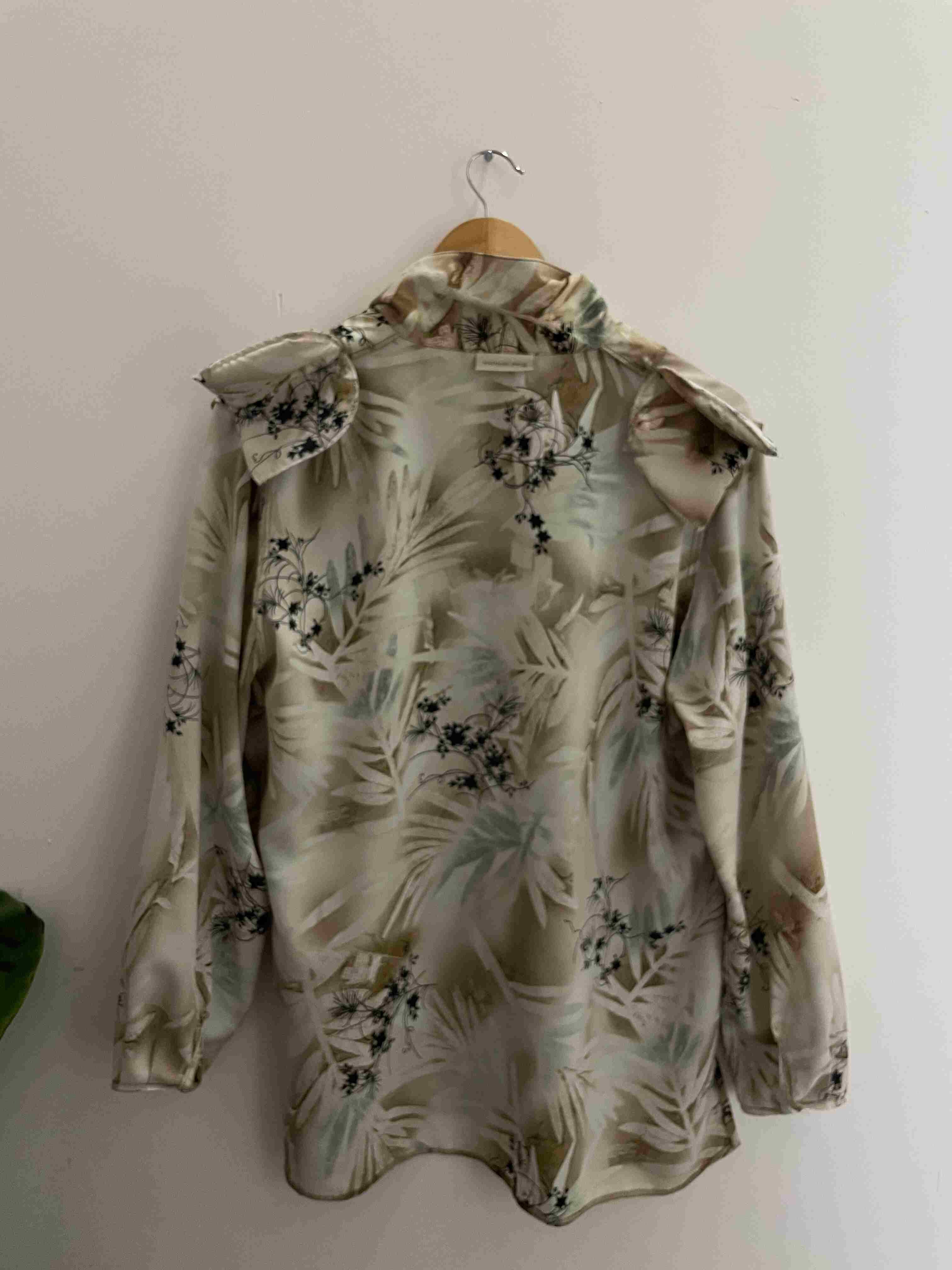 Vintage cream floral pattern small long sleeve shirt